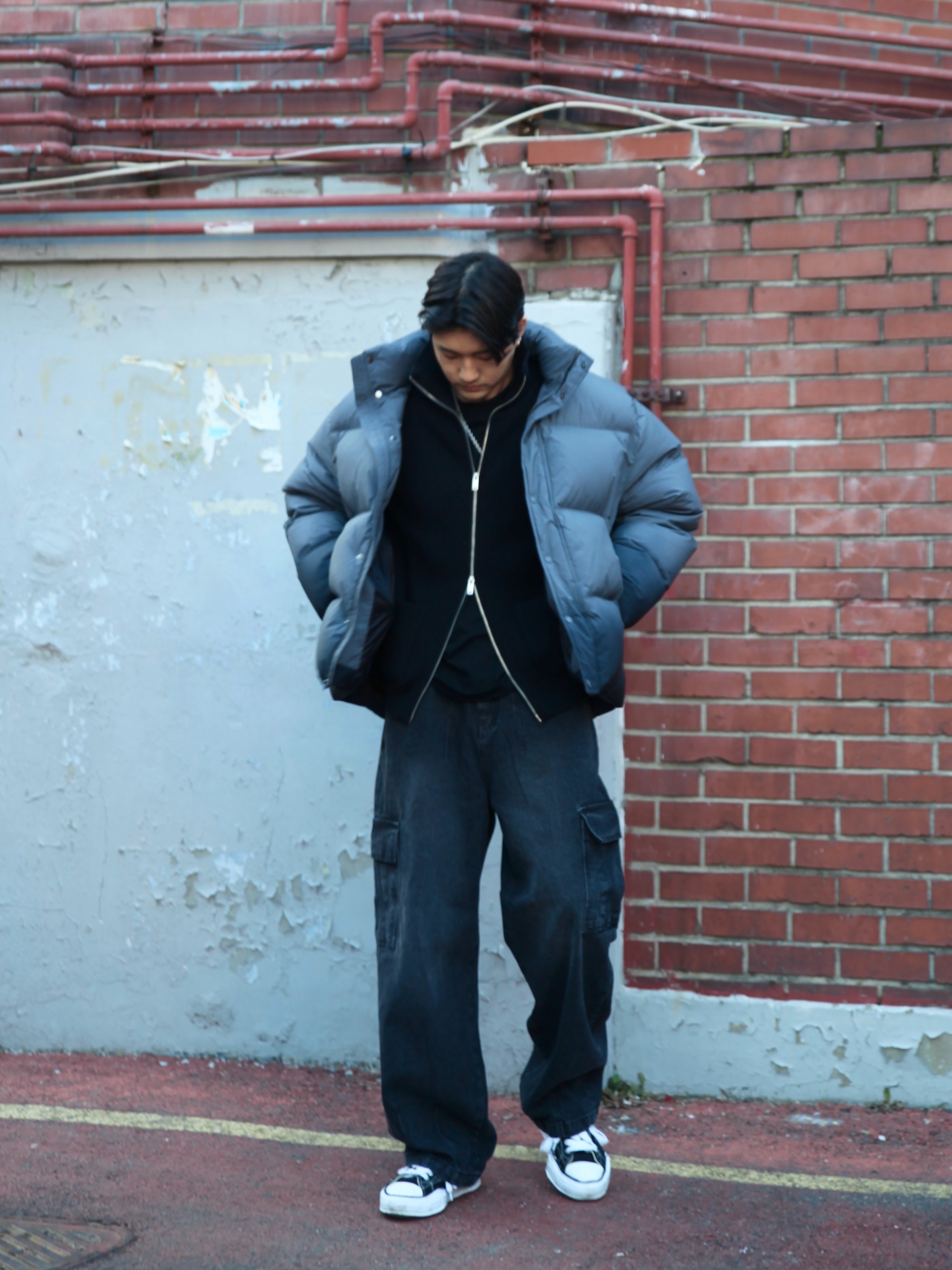 Zara x Ader Error Puffer Jacket Grey, Maison Mihara Yasuhiro Peterson OG Sole Canvas Low Sneakers Black 착용 스타일 - 2