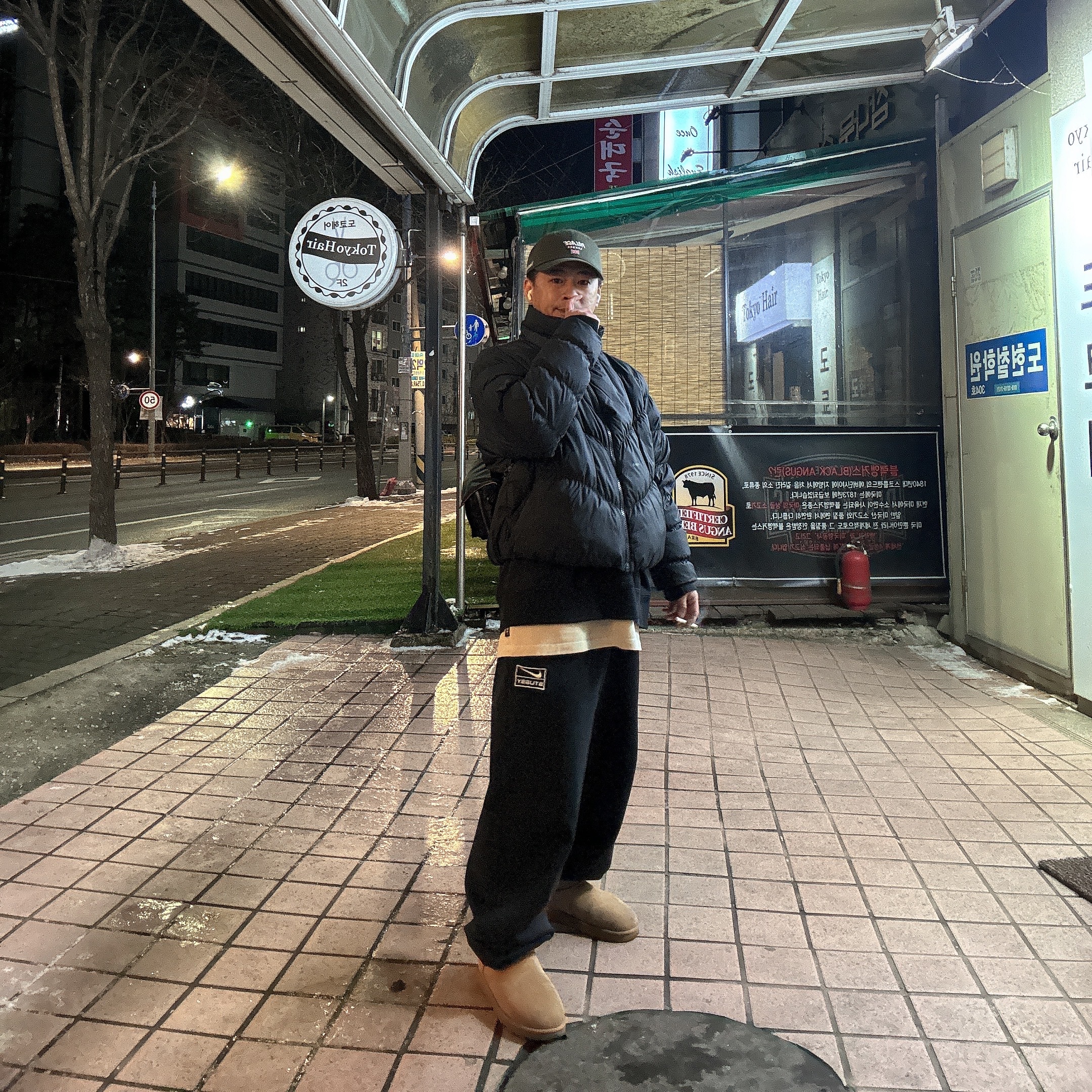 (W) UGG Classic Mini II Boots Chestnut, Palace Ventile London 6-Panel Charcoal - 23FW 착용 스타일