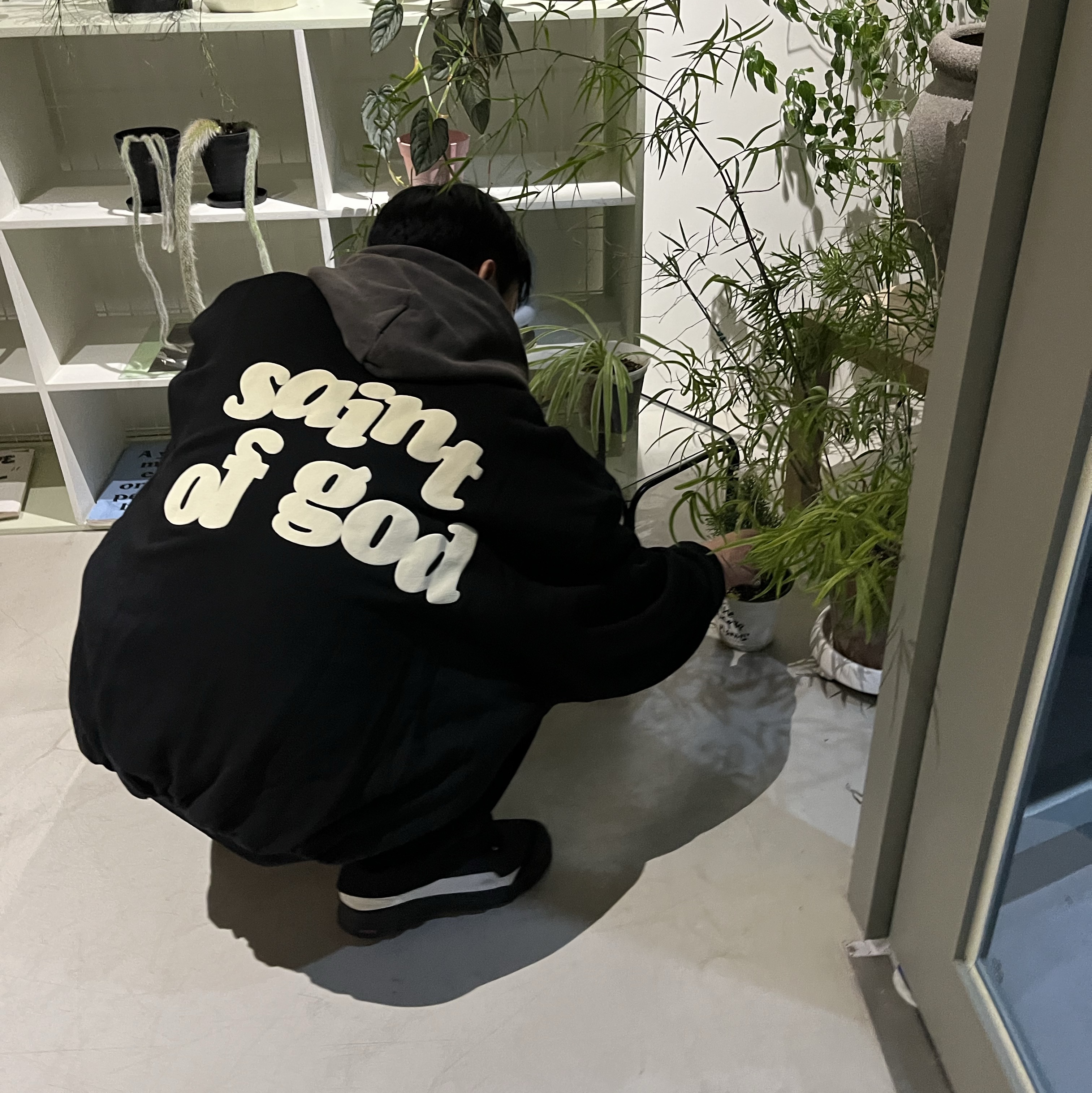 Fear of God x Saint Mxxxxxx Saint of God Varsity Jacket Black, Salomon x GR10K X-Alp Esill Black Metal 착용 스타일