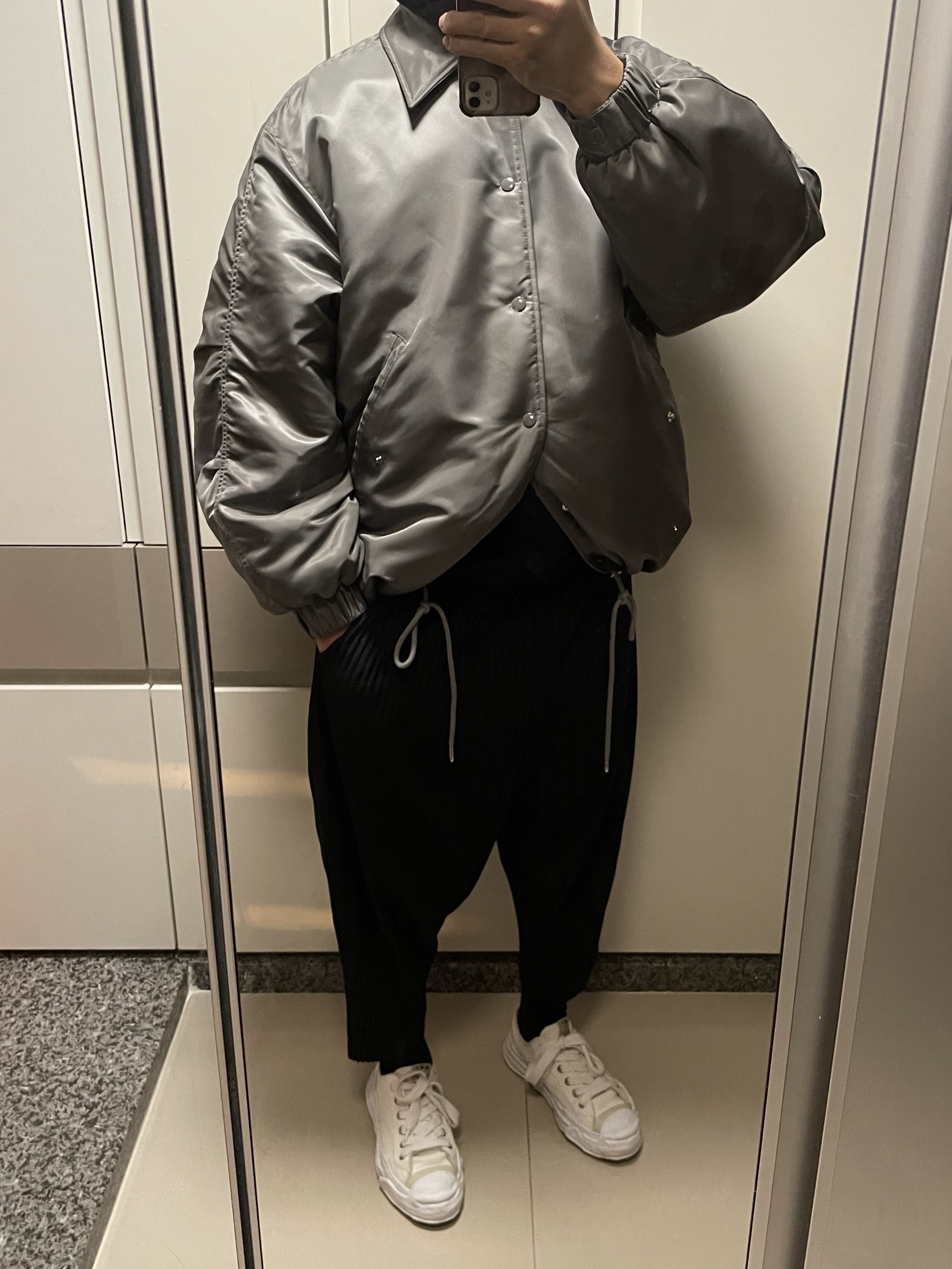 Maison Mihara Yasuhiro Hank OG Sole Canvas Low-top Sneakers White, Homme Plisse Issey Miyake Basics Pants Black 착용 스타일