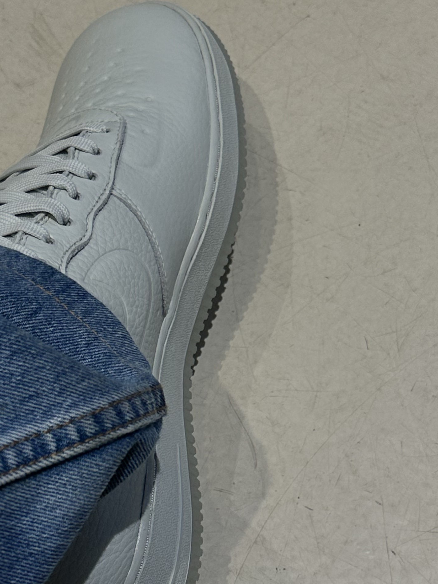 Nike Air Force 1 '07 Pro-Tech Waterproof Light Silver 착용 스타일 - 2
