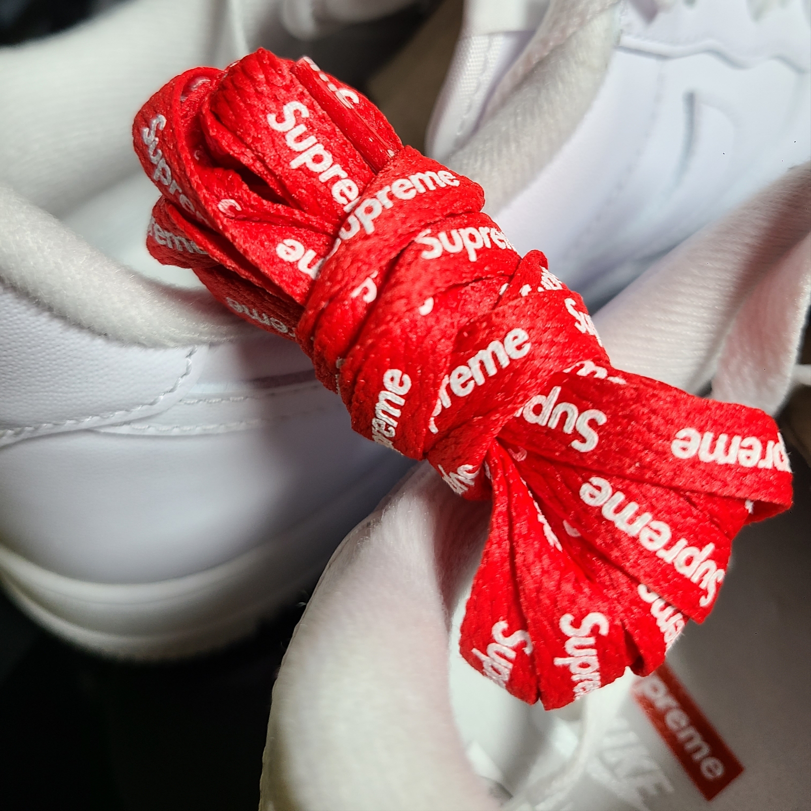 Nike x Supreme Air Force 1 Low White, Jordan 1 Retro High OG Chicago 2015 착용 스타일 - 1