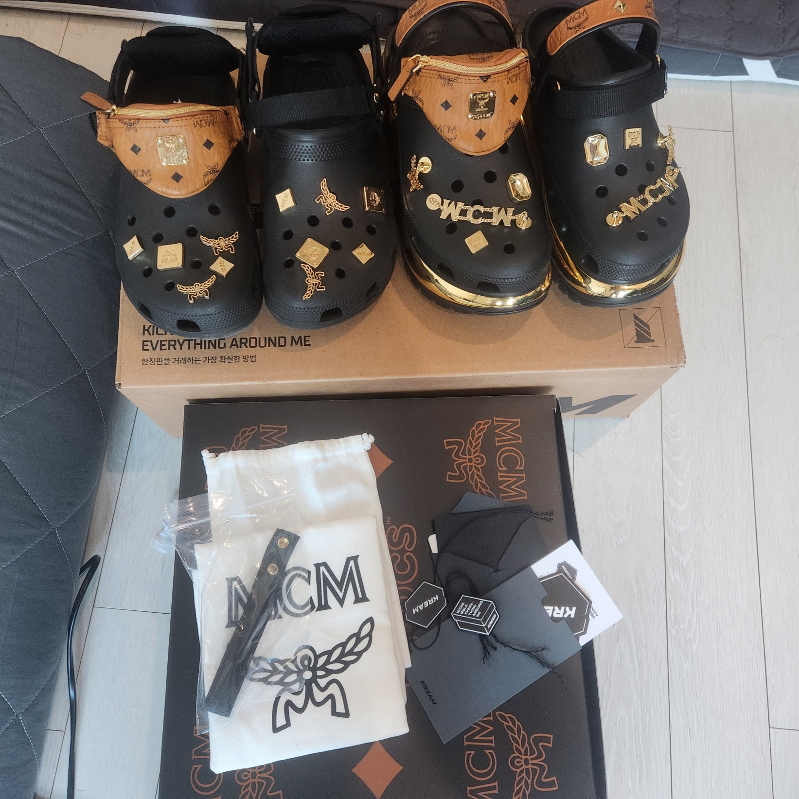 Crocs x MCM Mega Crush Clog Black (With Belt Bag Bracelet), Crocs x MCM Belt Bag Bracelet Clog Black 착용 스타일