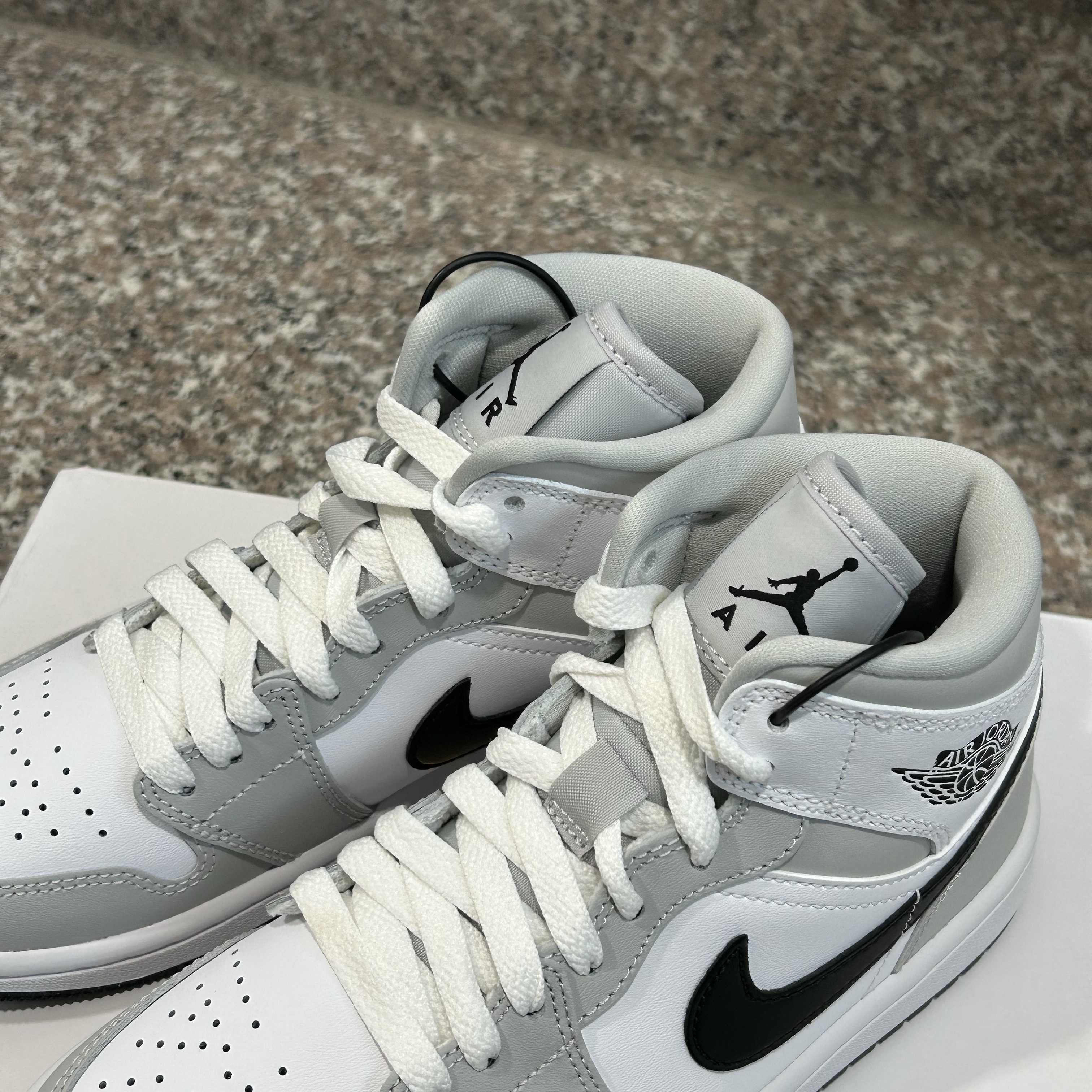 (W) Jordan 1 Mid Grey Fog 착용 스타일