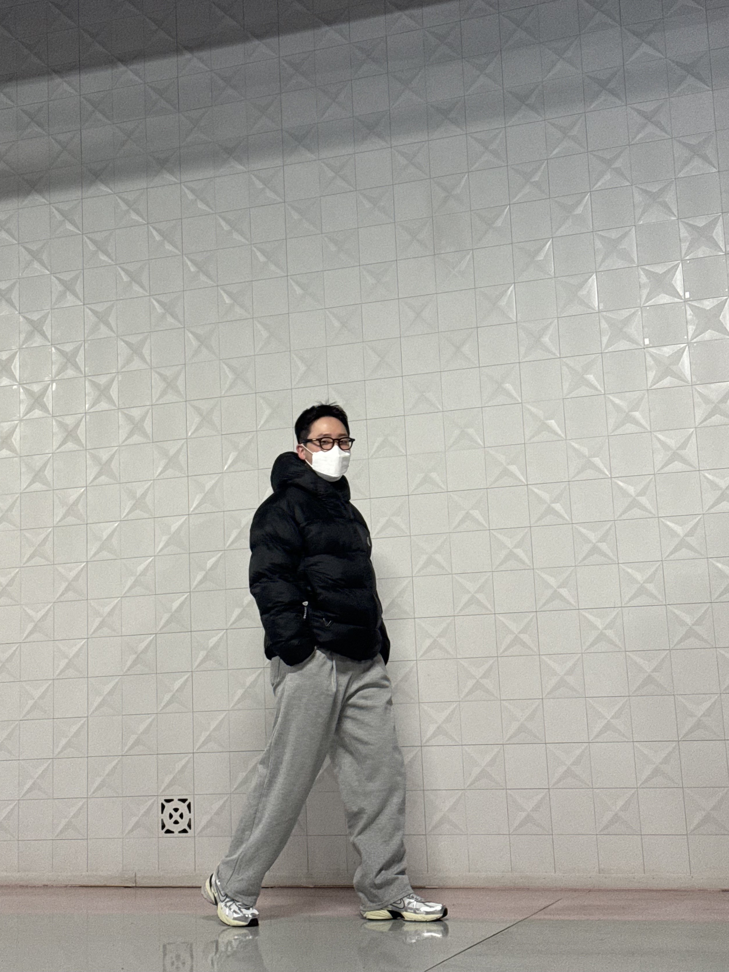 Nike ACG Therma-Fit ADV Lunar Lake Puffer Jacket Black - Asia, Nike V2K Run Summit White Metallic Silver 착용 스타일