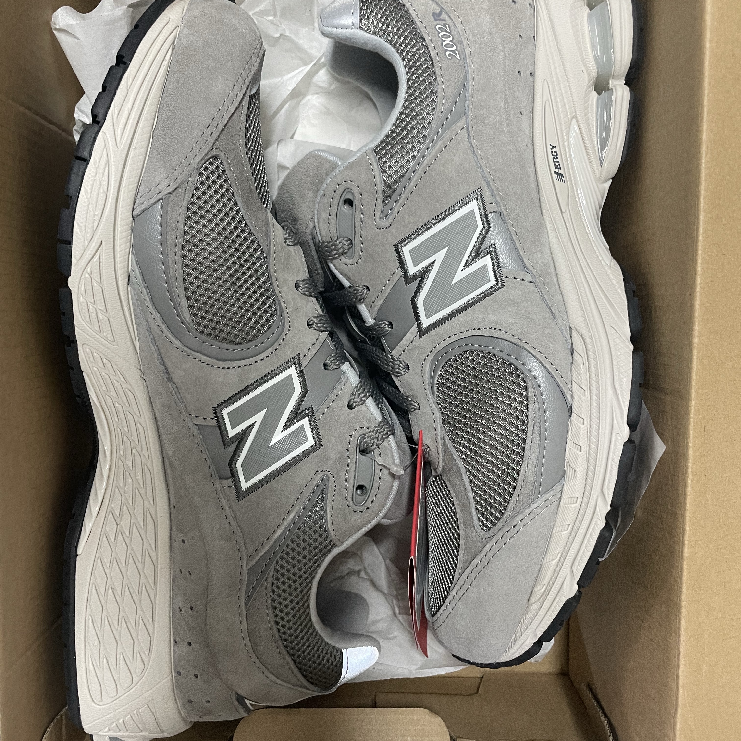 New Balance 2002R Grey 착용 스타일