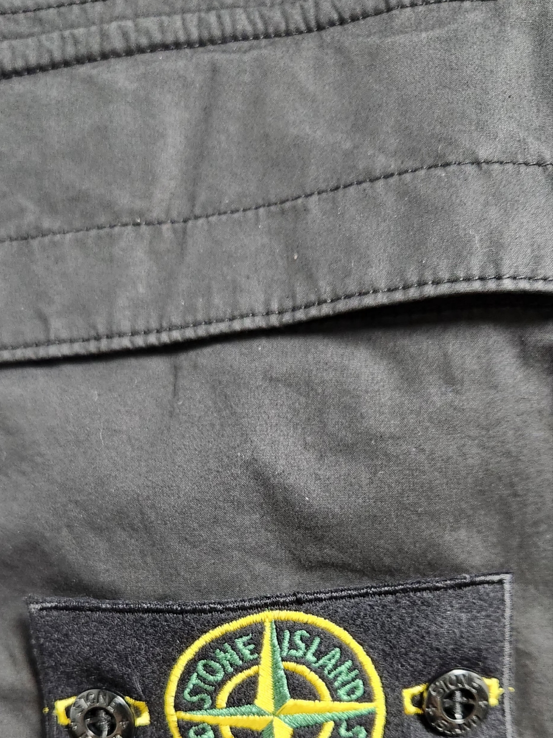 Stone Island 31303 Cargo Pants Black - 23SS 착용 스타일