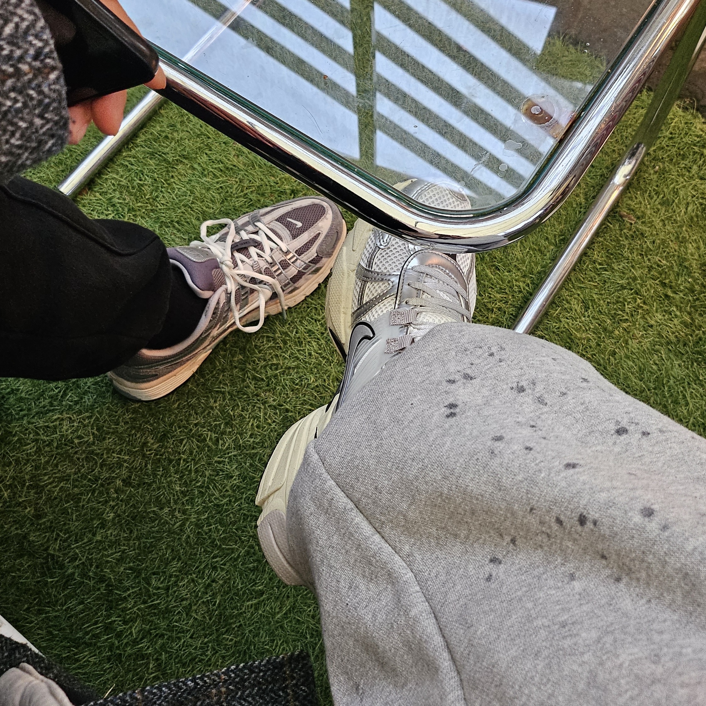 Nike P-6000 Flat Pewter Light Iron Ore, Nike V2K Run Summit White Metallic Silver 착용 스타일