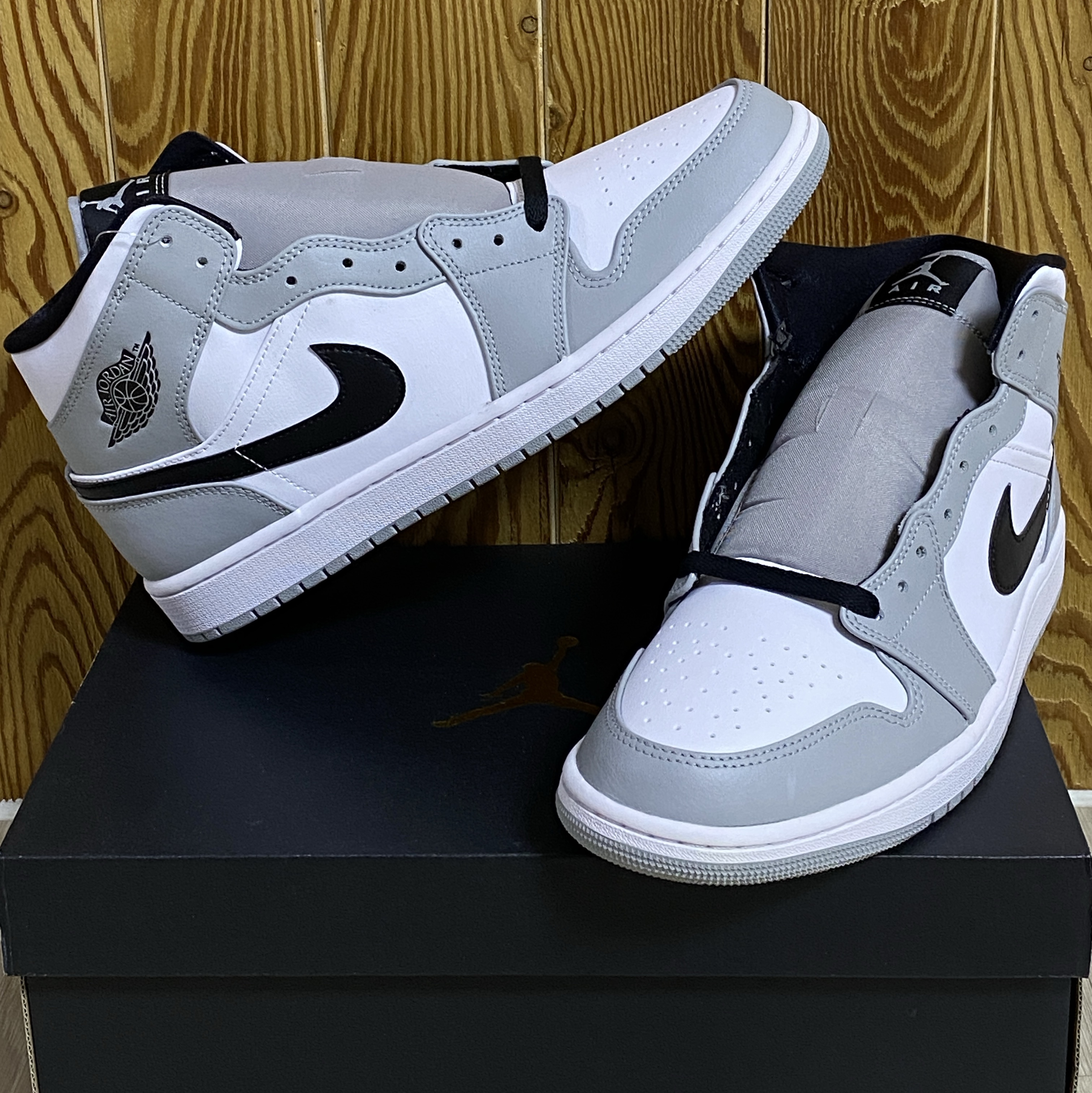Jordan 1 Mid Light Smoke Grey 착용 스타일