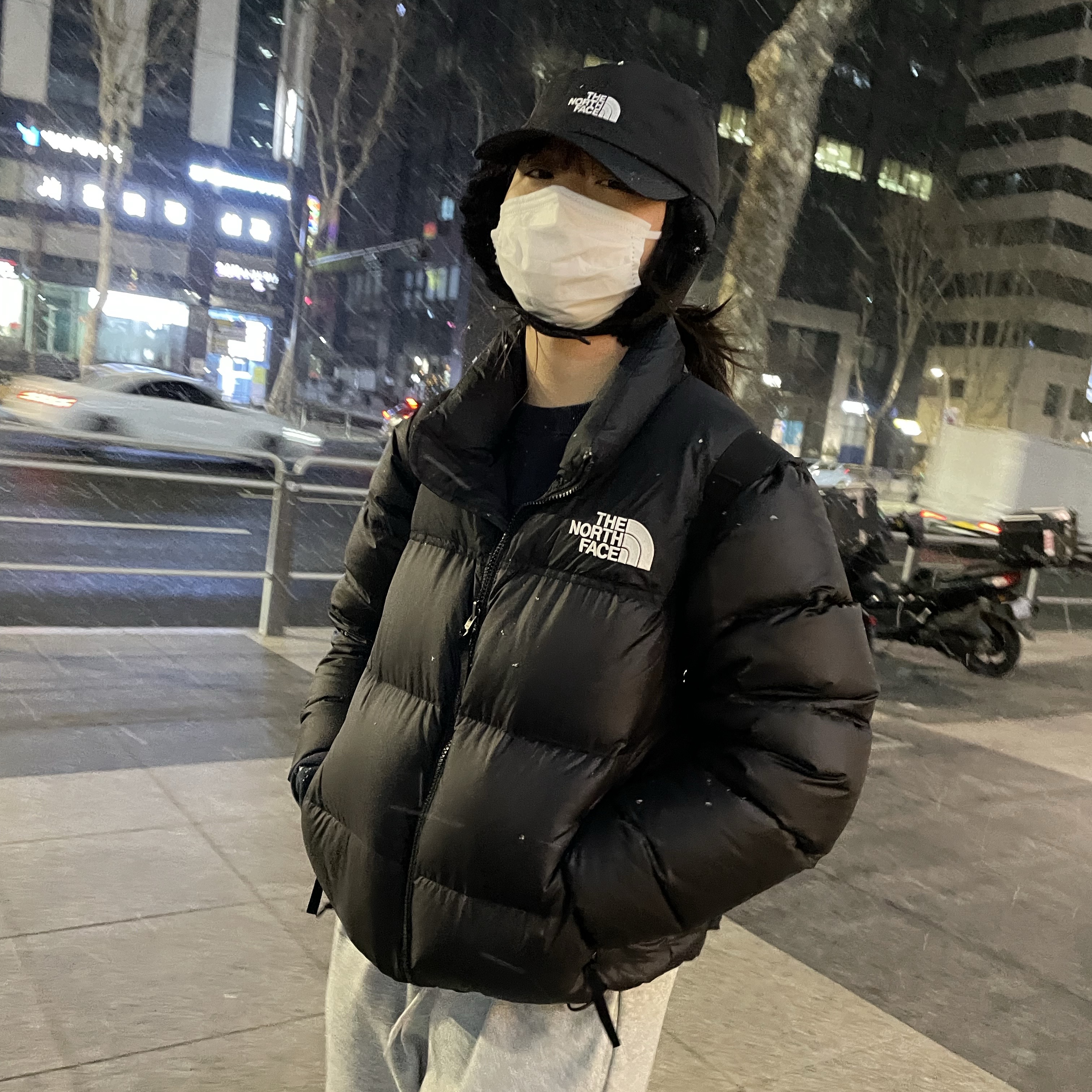 The North Face Drivent Earmuff Cap Black, The North Face 1996 Eco Nuptse Jacket Black 착용 스타일 - 2