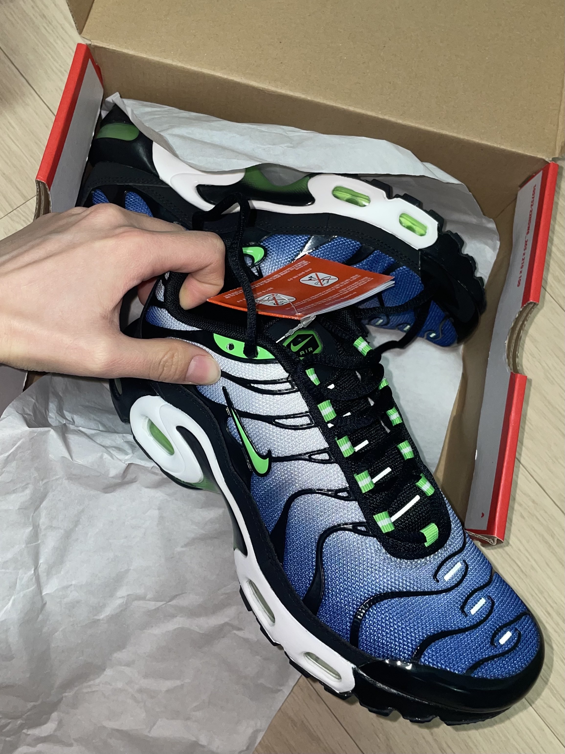 (GS) Nike Air Max Plus Black Scream Green 착용 스타일