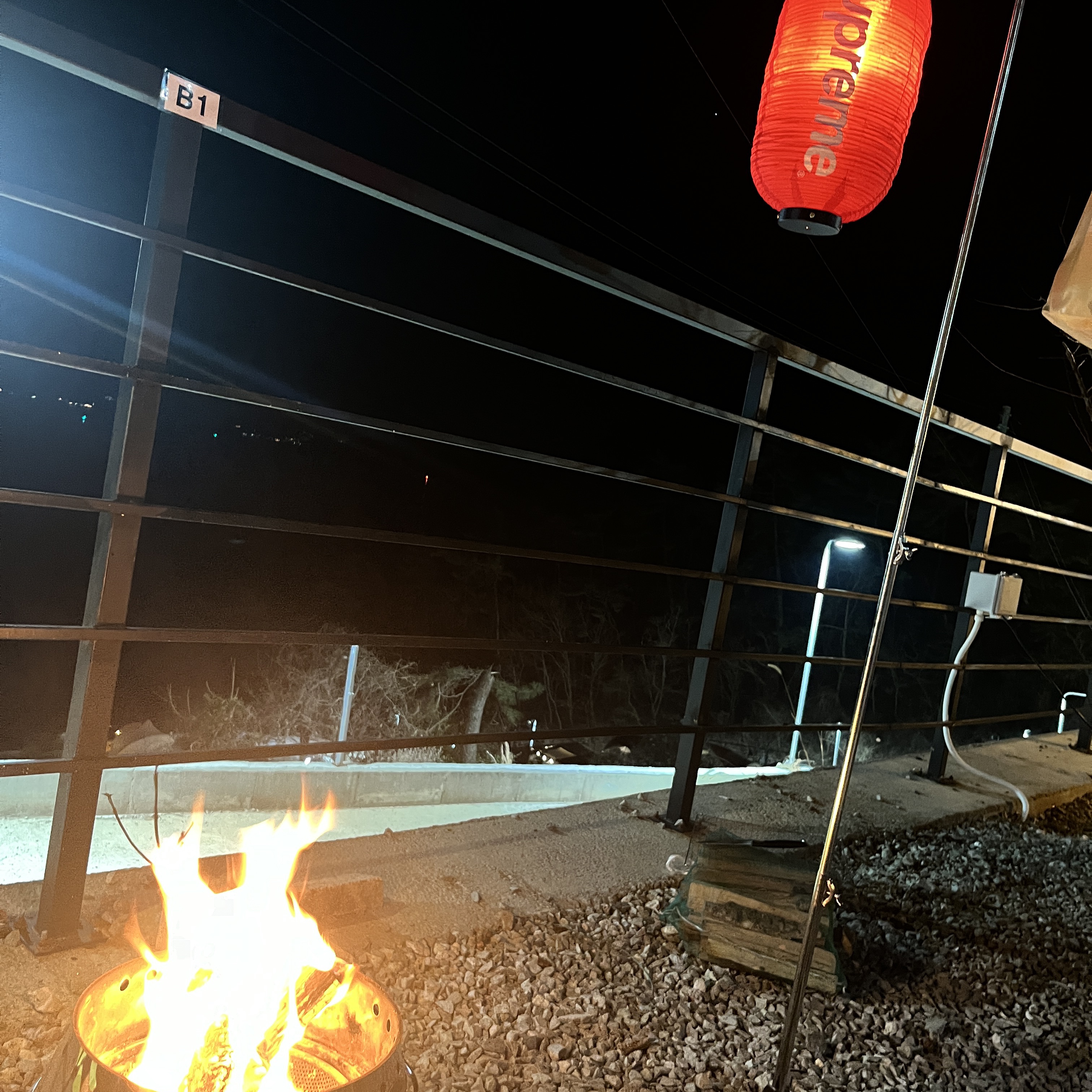 Supreme Hanging Lantern Red - 19FW 착용 스타일