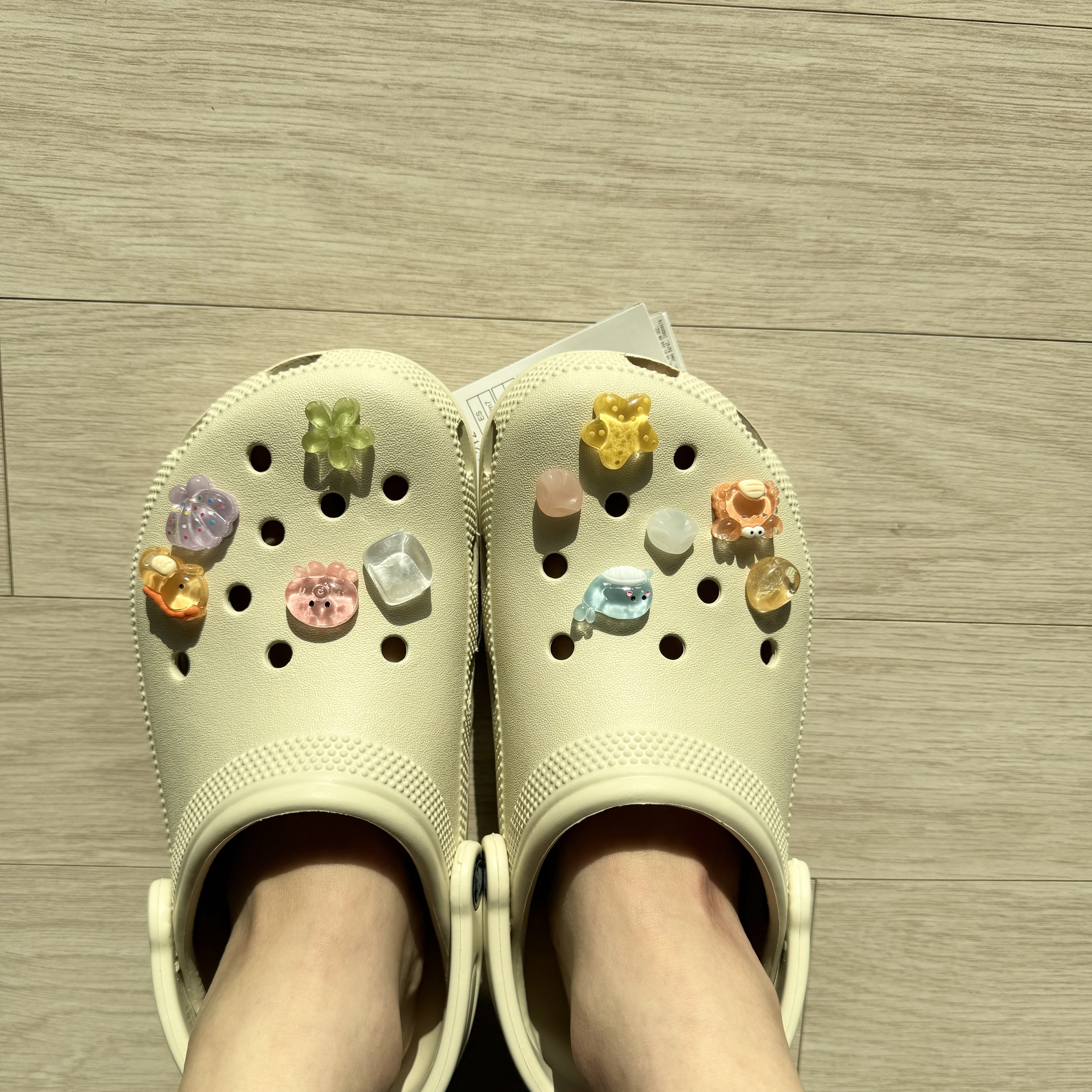 Crocs Classic Clog Bone 착용 스타일