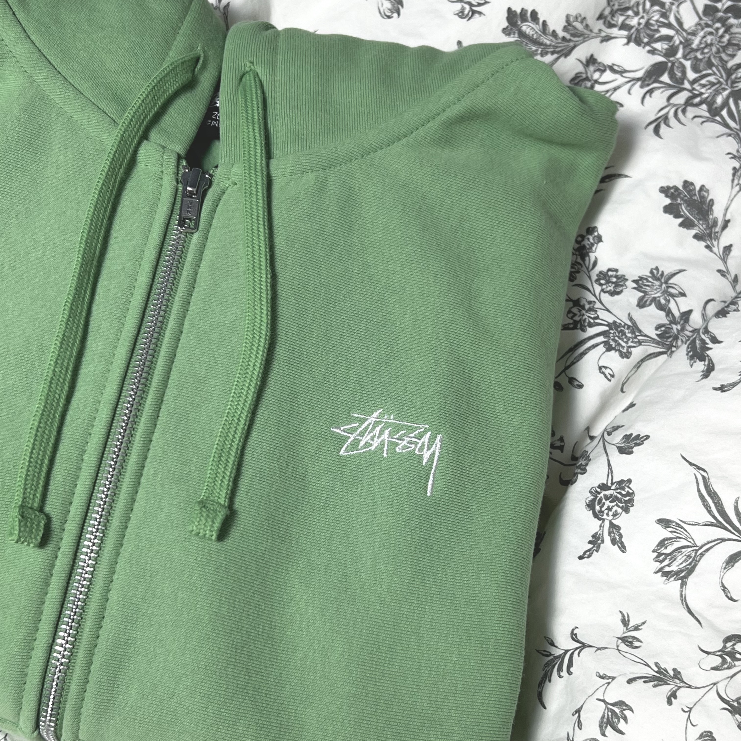 Stussy Stock Logo Zip Hoodie Washed Zephyr Green 착용 스타일