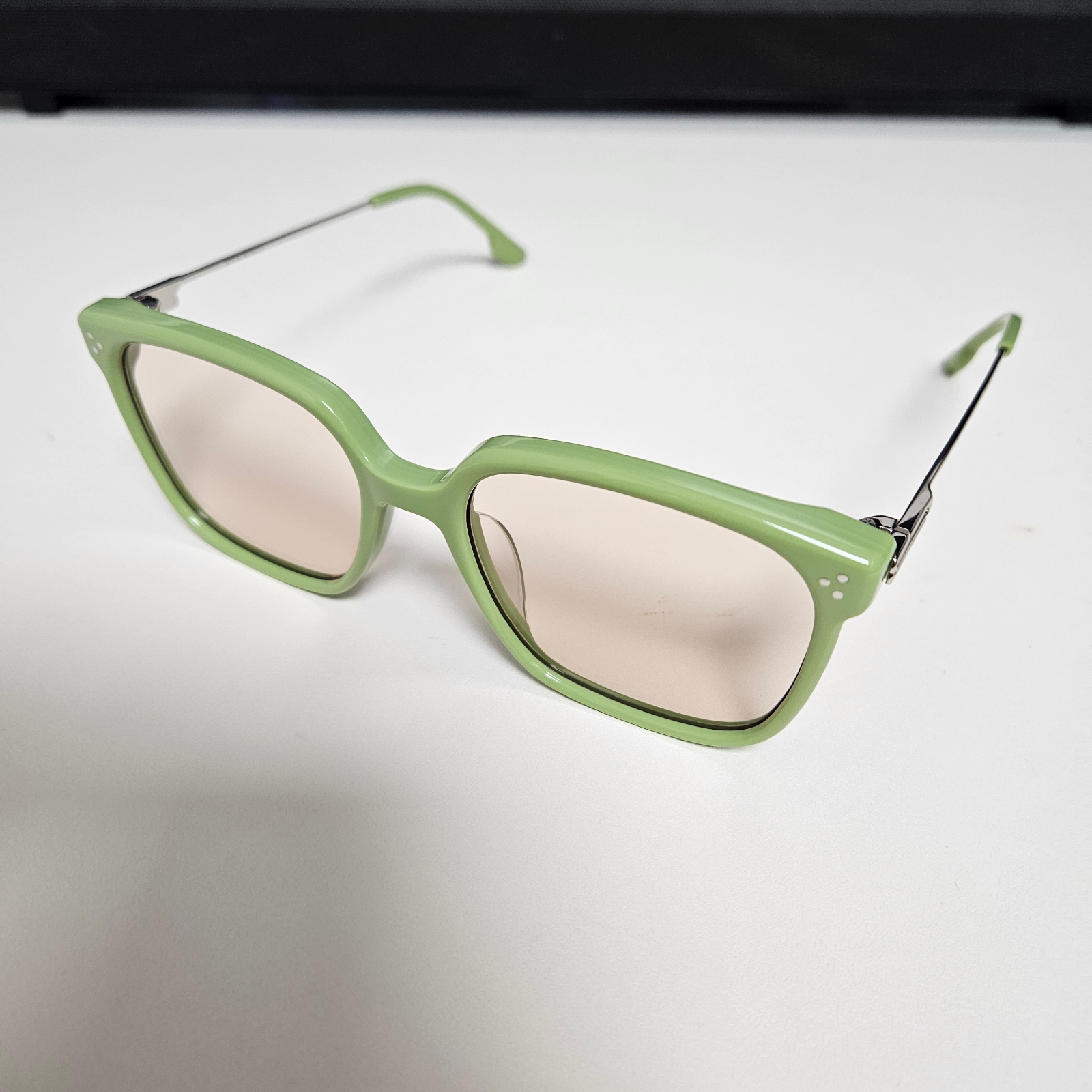 Gentle Monster Vene GR5 Green 착용 스타일 - 3