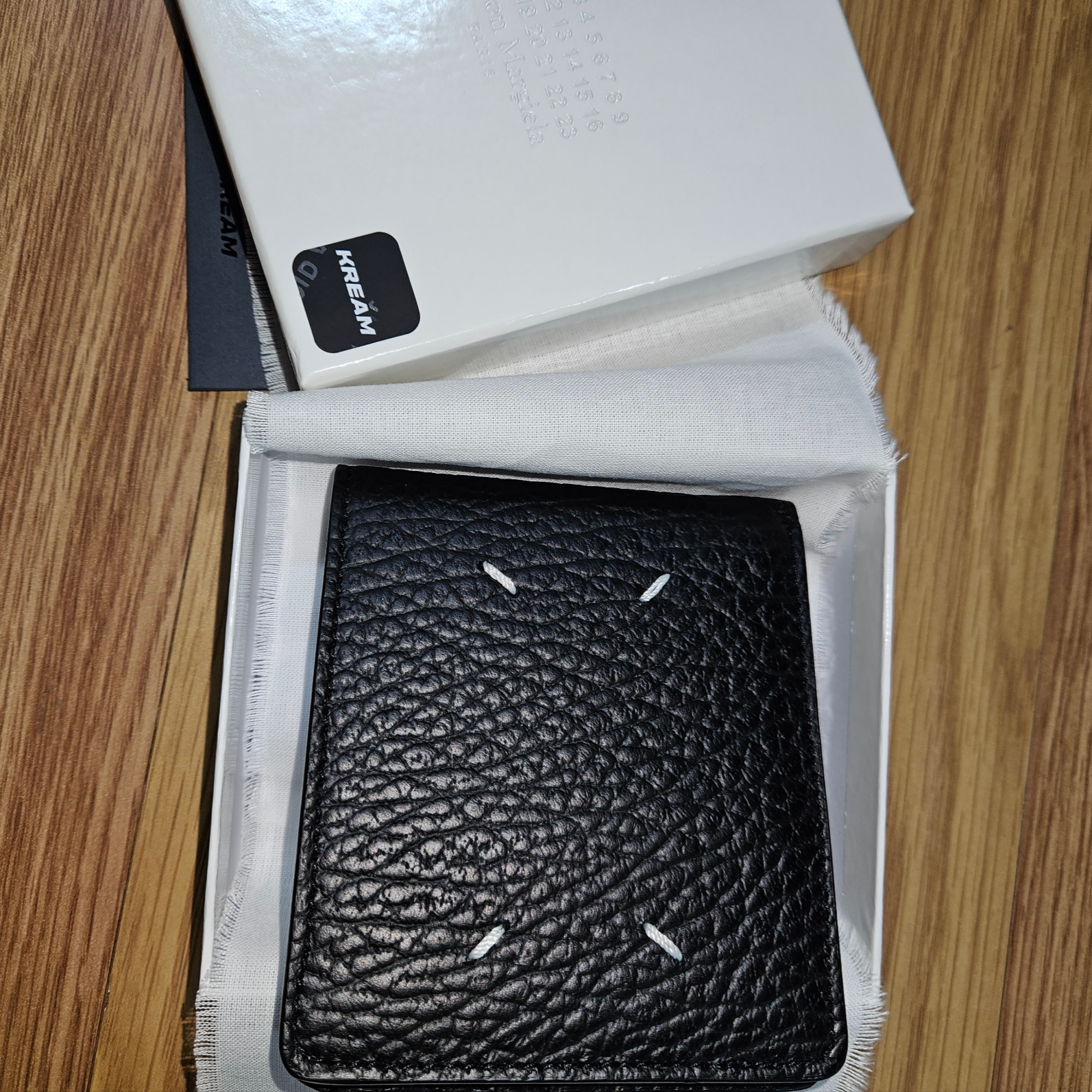 Maison Margiela Bi-Fold Wallet Black 착용 스타일 - 1