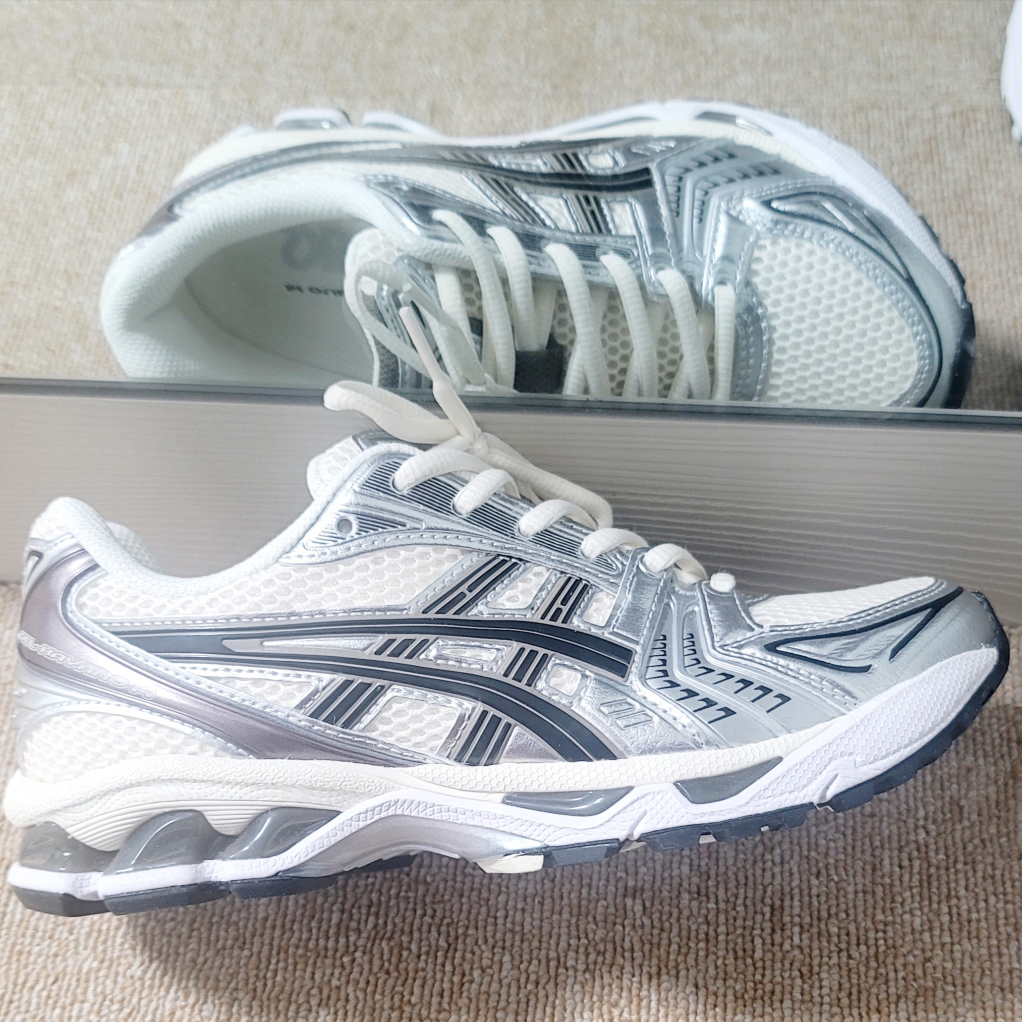 Asics Gel-Kayano 14 Cream Black 착용 스타일