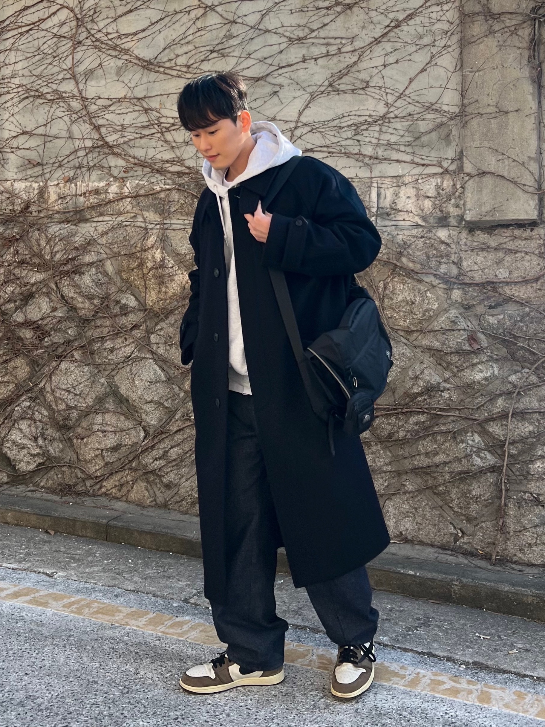 조던 1 x 트래비스 스캇 레트로 하이 OG SP 모카, 스투시 베이직 스투시 후드 애쉬 헤더 2023 착용 스타일 - 2