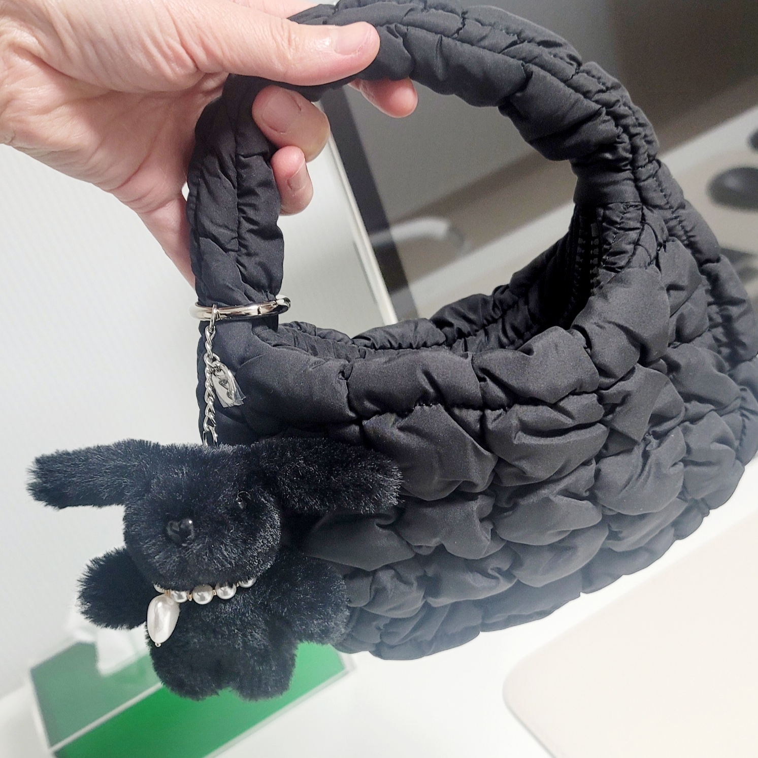 COS Quilted Micro Bag Black 착용 스타일