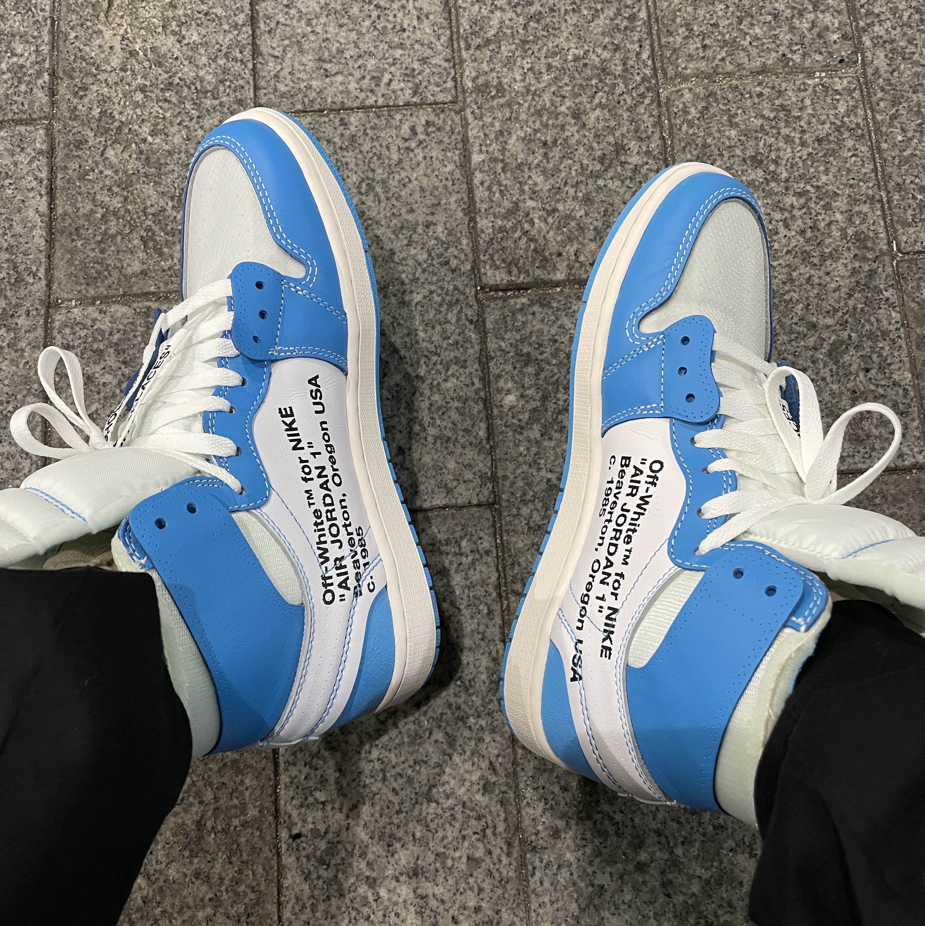 Jordan 1 x Off-White Retro High University Blue 착용 스타일