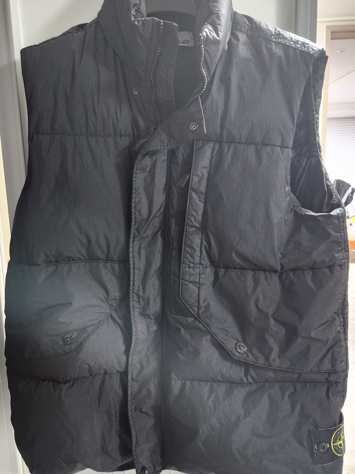 Stone Island G0423 Garment Dyed Crinkle Reps Recycled Nylon Down Vest Navy Blue - 23FW 착용 스타일