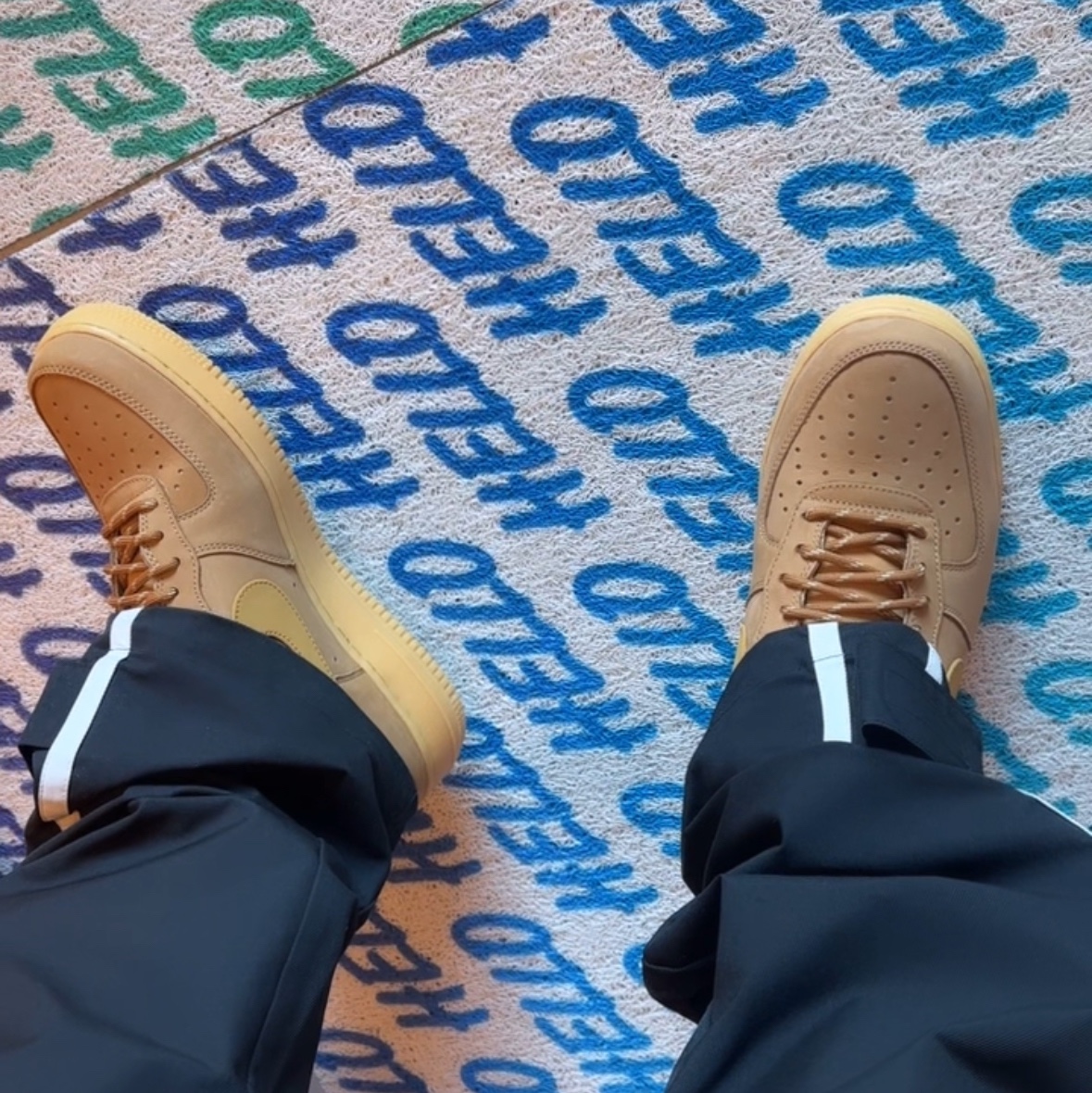 Nike Air Force 1 '07 WB Flax 착용 스타일