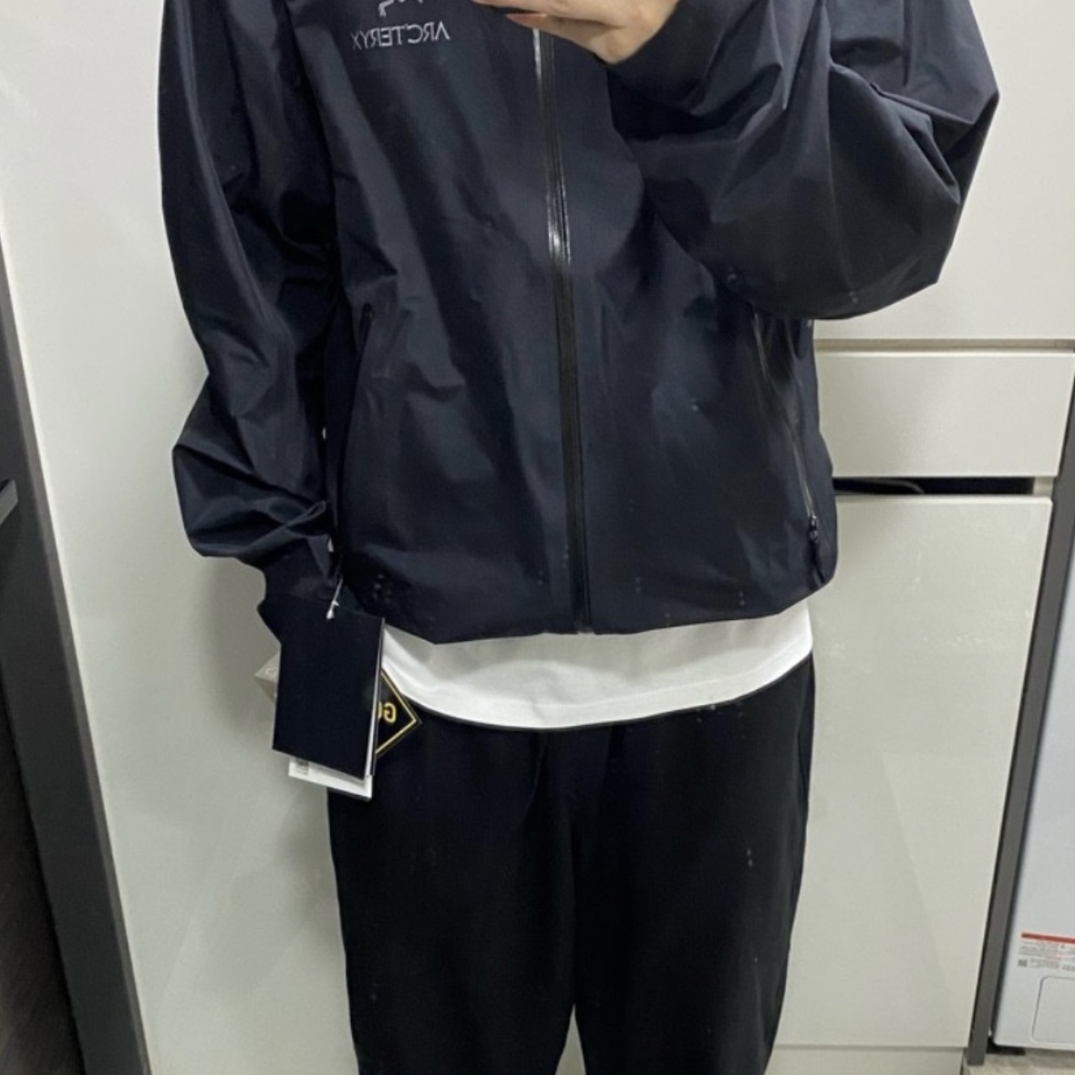 Arc'teryx Beta LT Jacket Black 착용 스타일