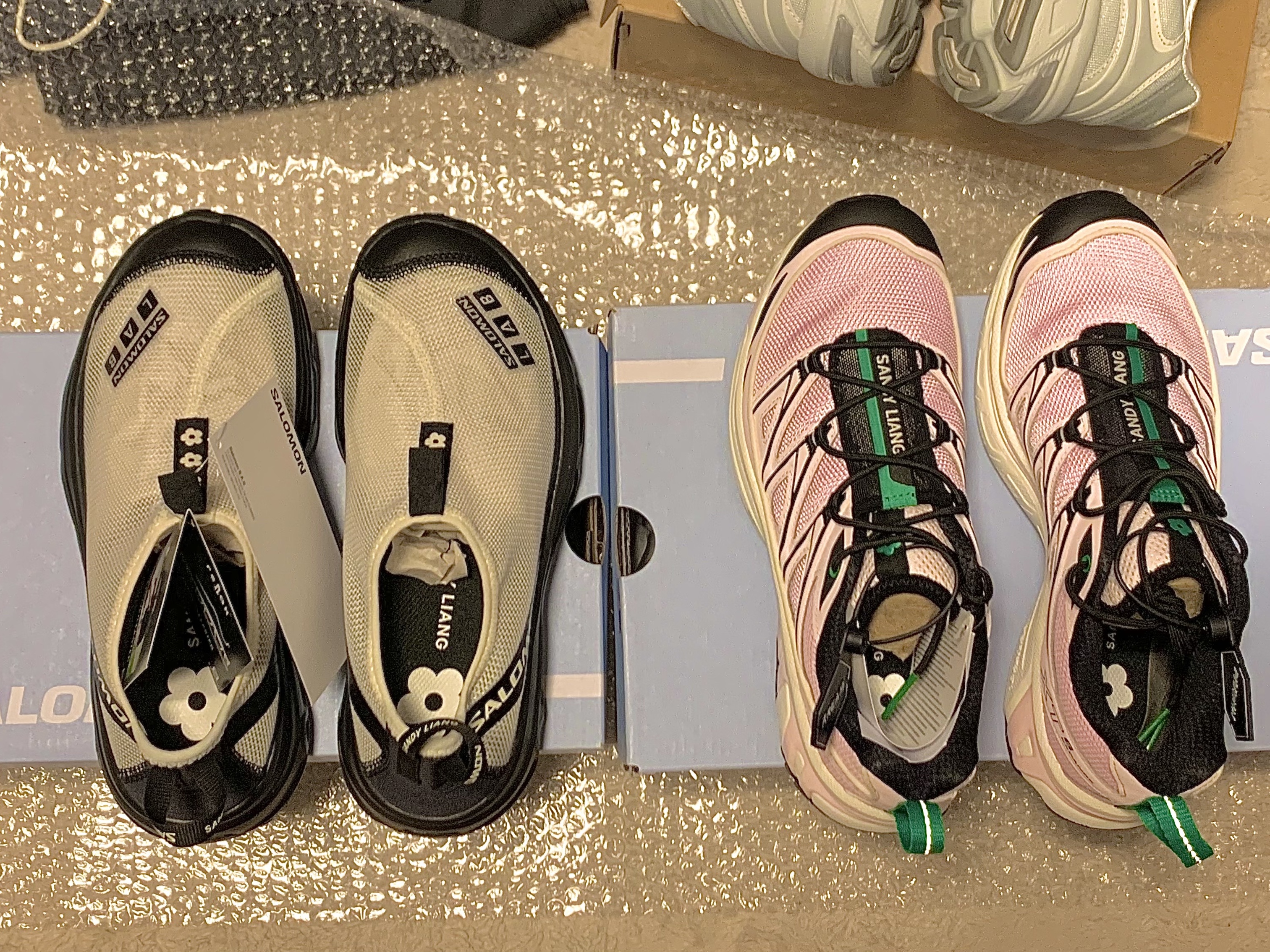Salomon x Sandy Liang XT-6 Expanse Cradle Pink, Salomon x Sandy Liang RX Moc 3.0 Black White 착용 스타일 - 1