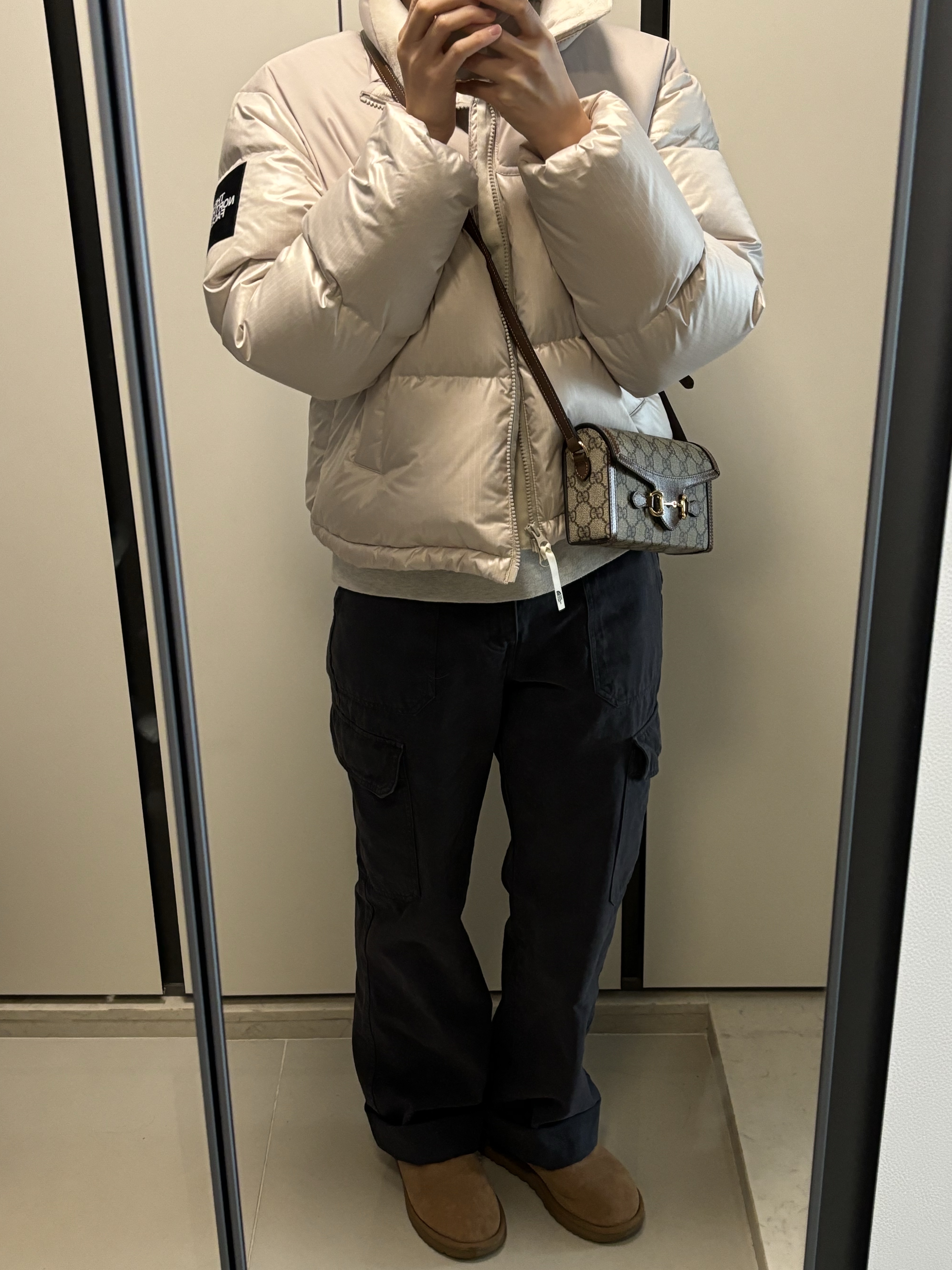 Gucci Horsebit 1955 Mini Bag Beige Ebony Brown, (W) UGG Classic Mini II Boots Chestnut 착용 스타일 - 1