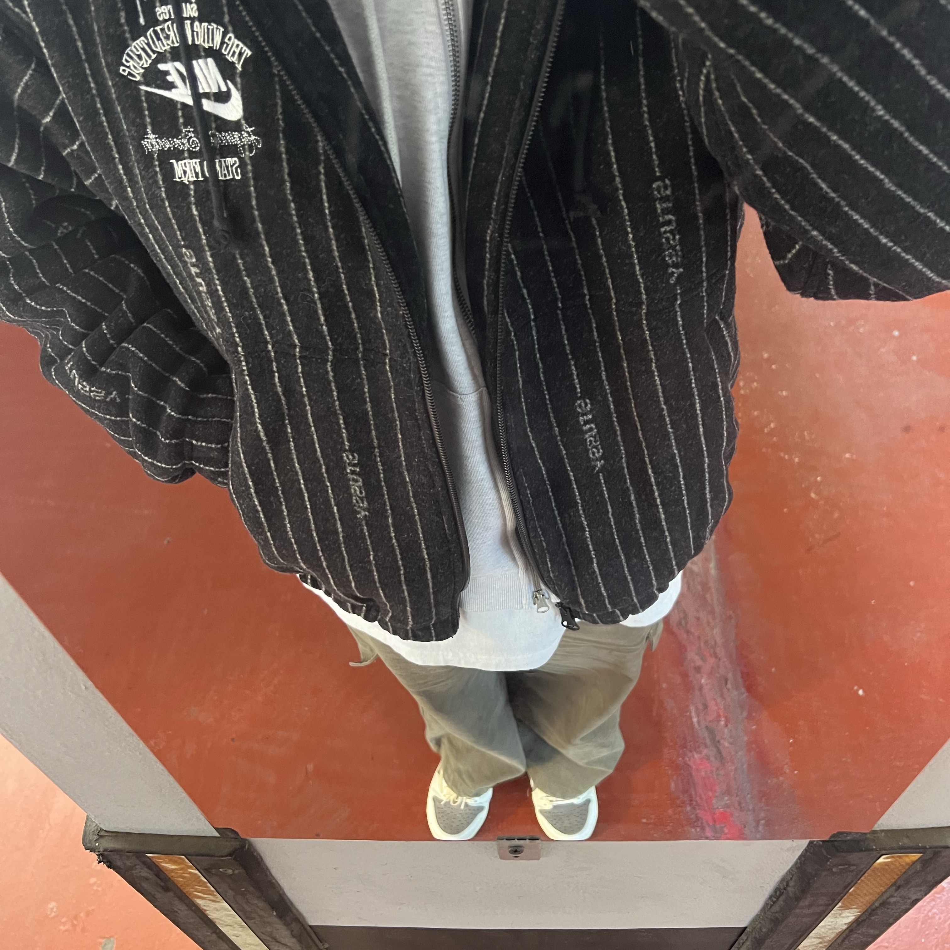 Jordan 1 x Travis Scott Retro Low OG SP Sail and Ridgerock, Nike x Stussy NRG Striped Wool Jacket Black (DR4023-010) 착용 스타일