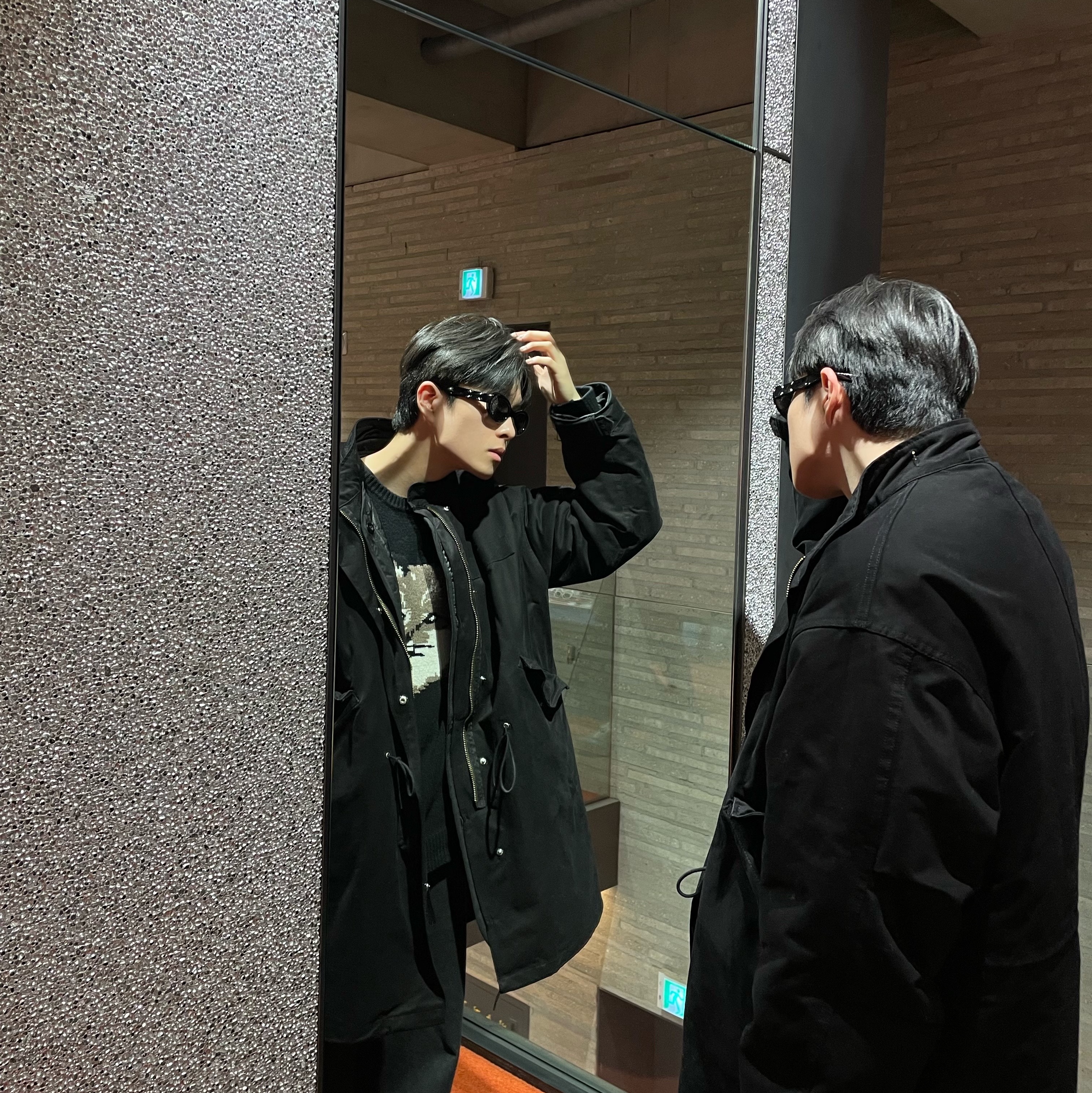 메종 키츠네 빅 폭스 헤드 풀오버 니트 블랙, 젠틀 몬스터 x 메종 마르지엘라 MM005 블랙 블랙 착용 스타일 - 1