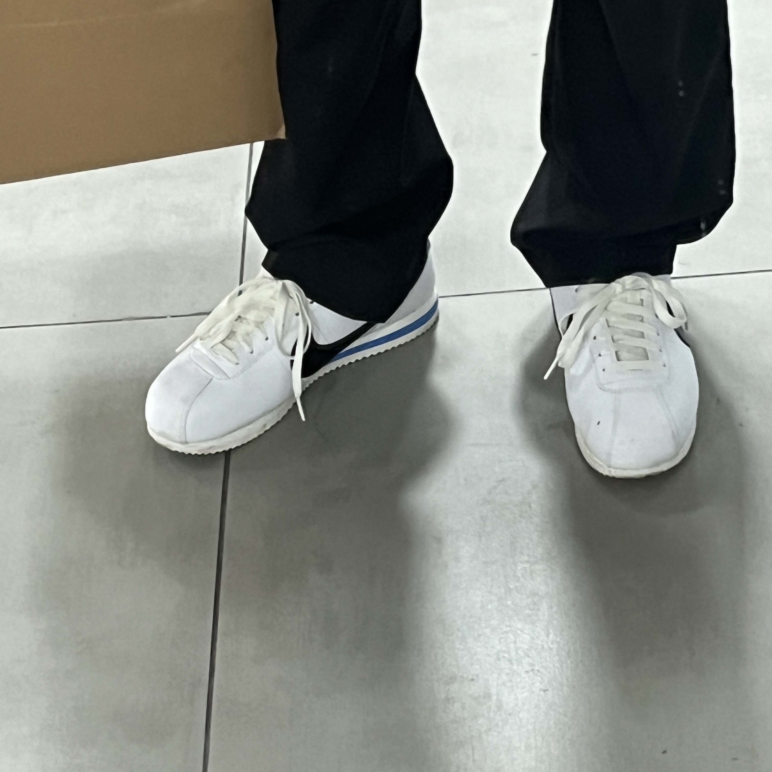 Nike Cortez White and Black 착용 스타일