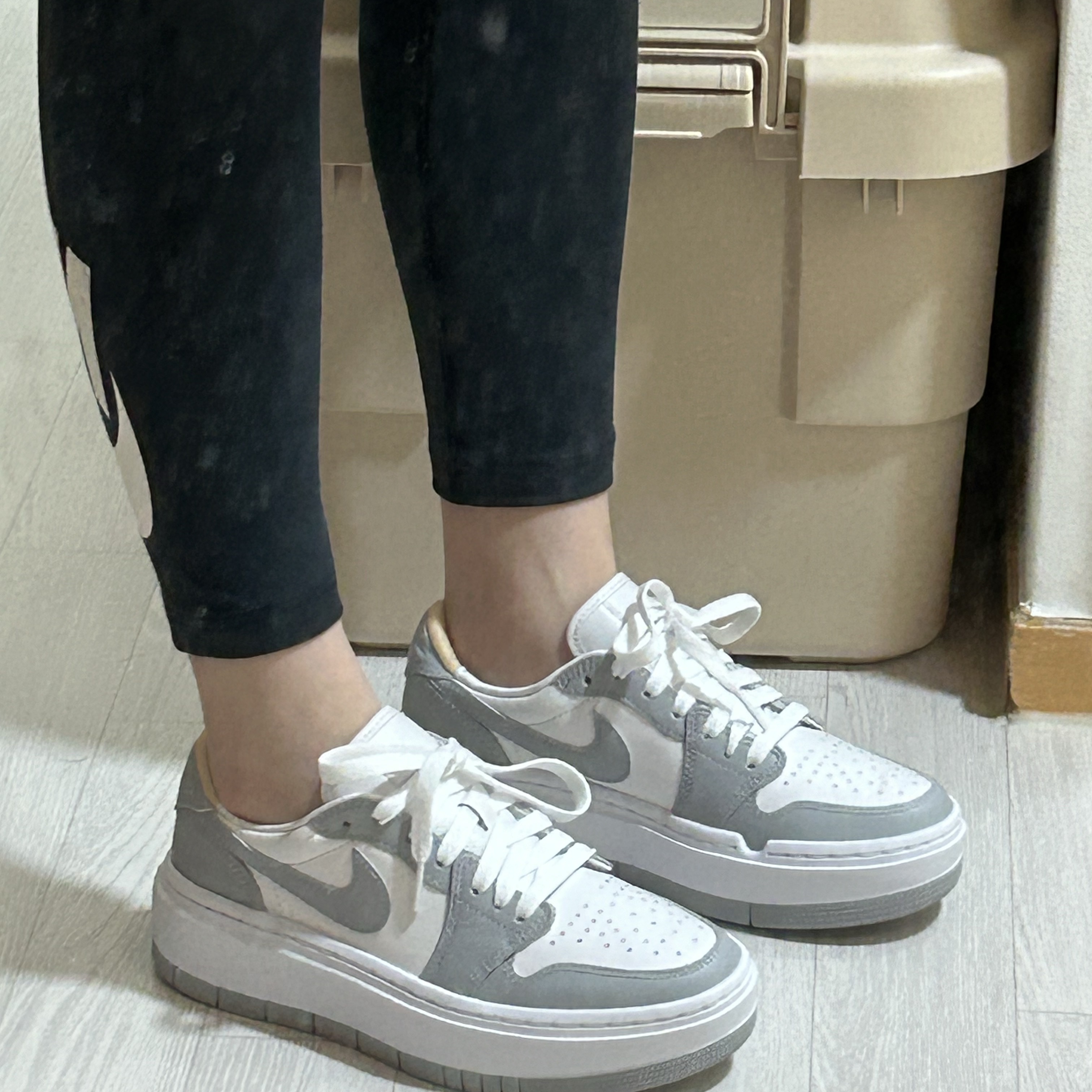 (W) Jordan 1 Elevate Low White and Wolf Grey 착용 스타일