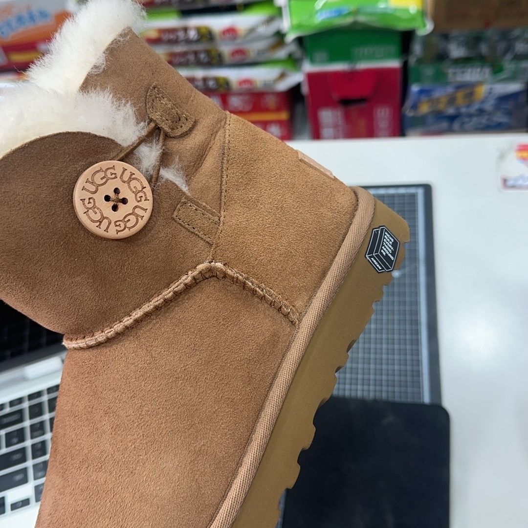 (W) UGG Mini Bailey Button II Boots Chestnut 착용 스타일