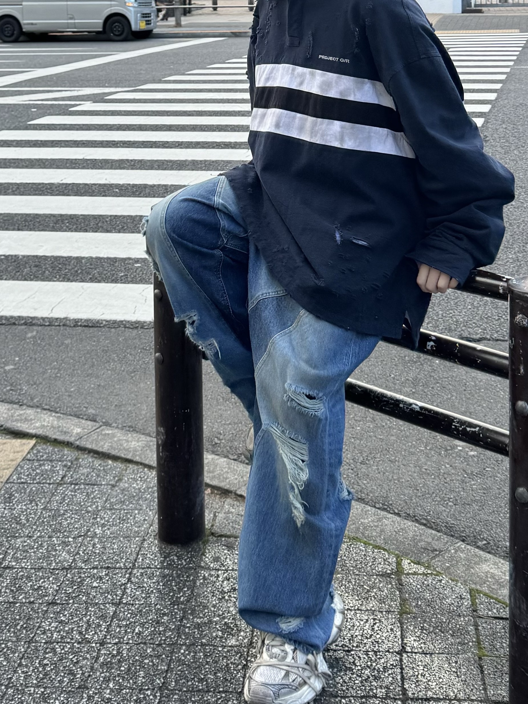 Project G/R Bullied Polo Shirts Navy, Civision by CSC Vision Distressed Denim Pants Washed Blue 착용 스타일 - 1