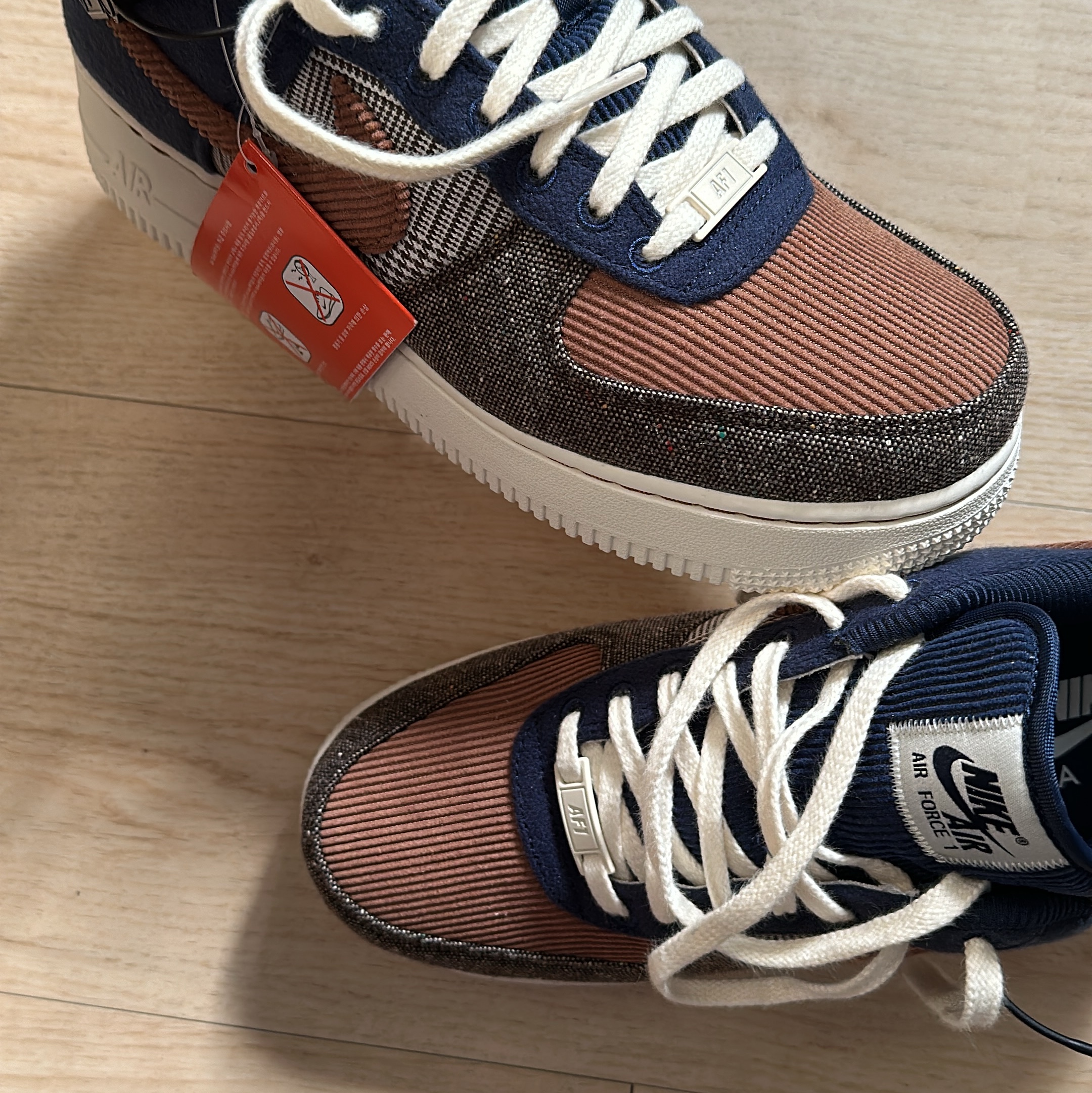 Nike Air Force 1 '07 PRM Ale Brown and Midnight Navy 착용 스타일