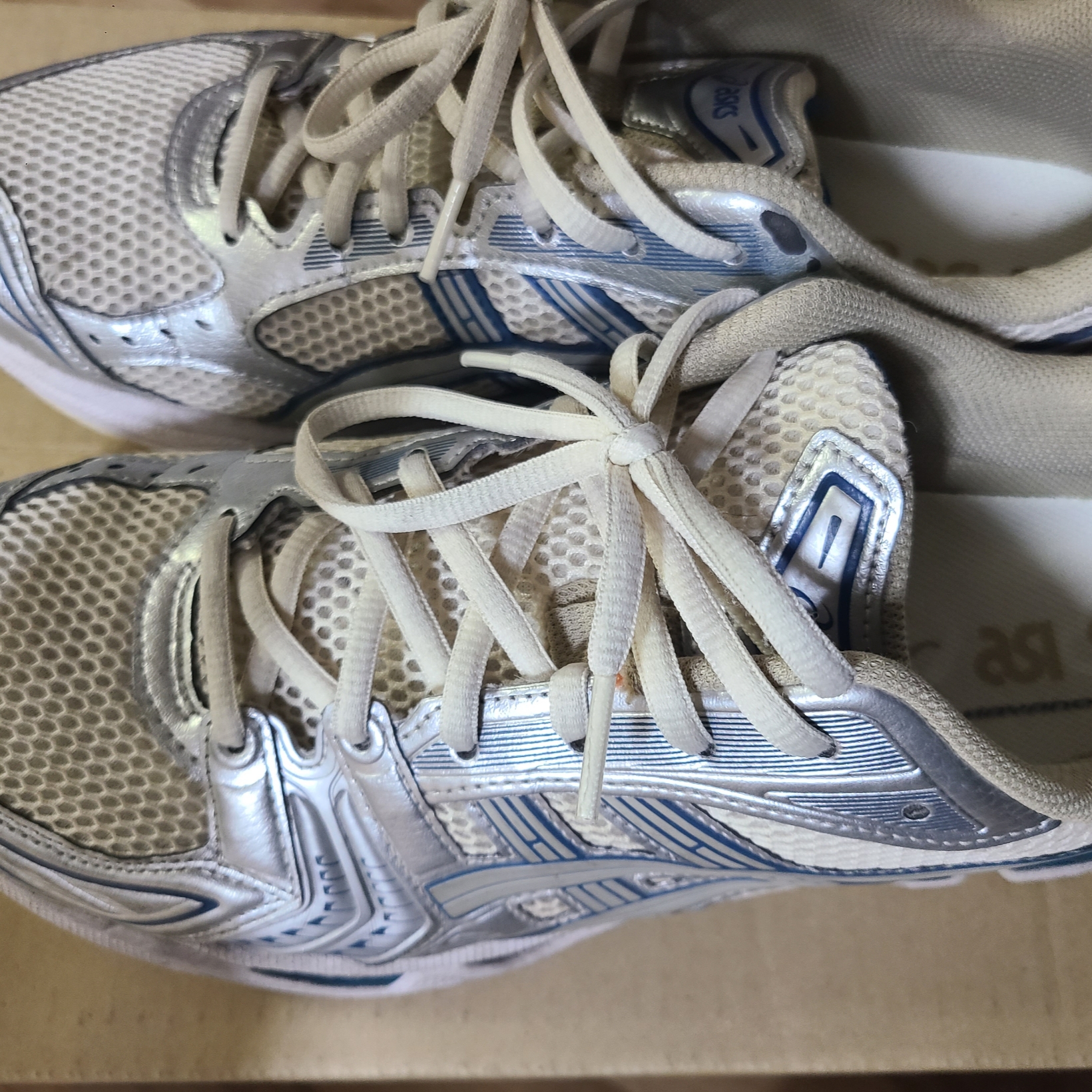 Asics Gel-Kayano 14 Cream Pure Silver 착용 스타일