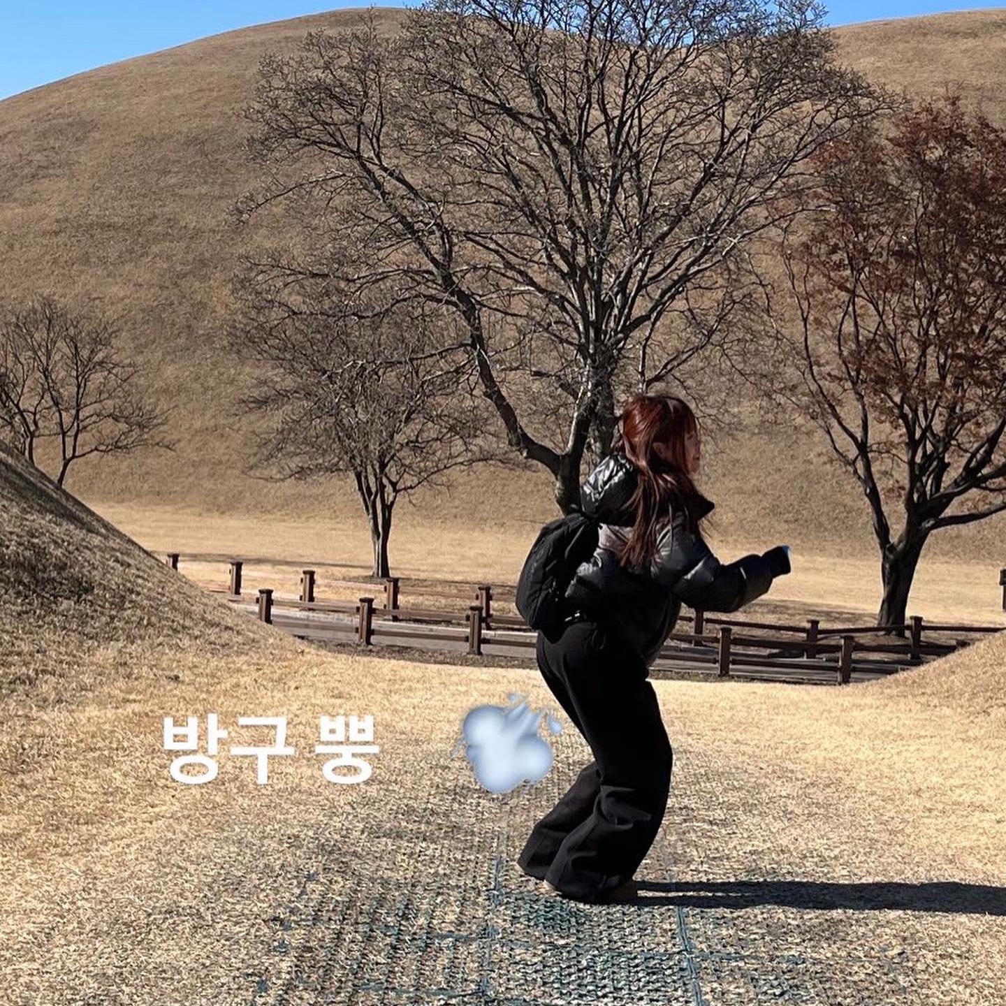 미스치프 투웨이 메쉬 슬링백 블랙 착용 스타일 - 2