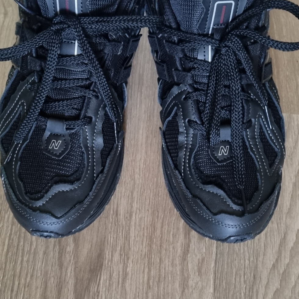 New Balance 1906D Protection Pack Black Silver Metallic 착용 스타일