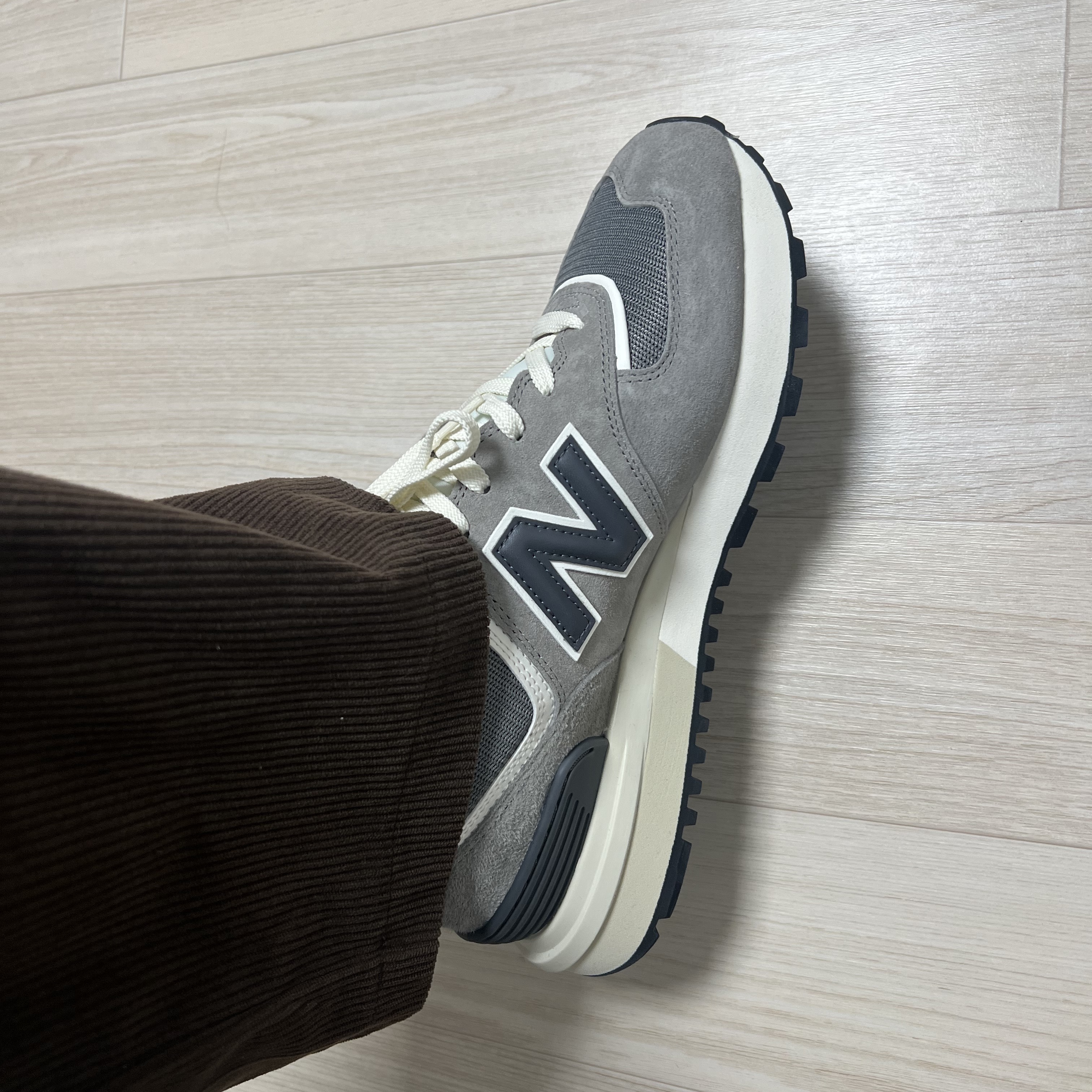 New Balance 574 Legacy Grey 착용 스타일