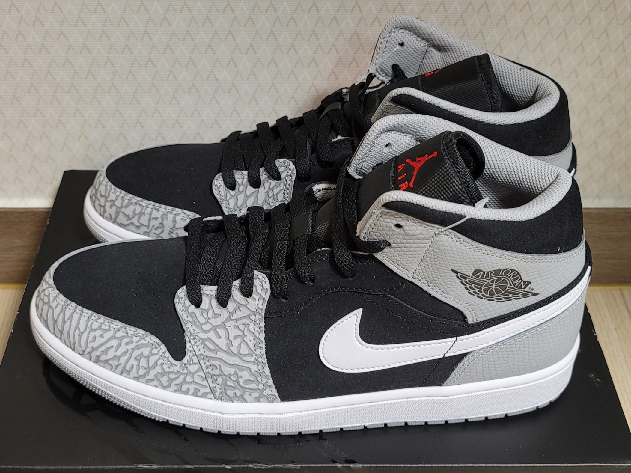 Jordan 1 Mid Elephant Toe 착용 스타일