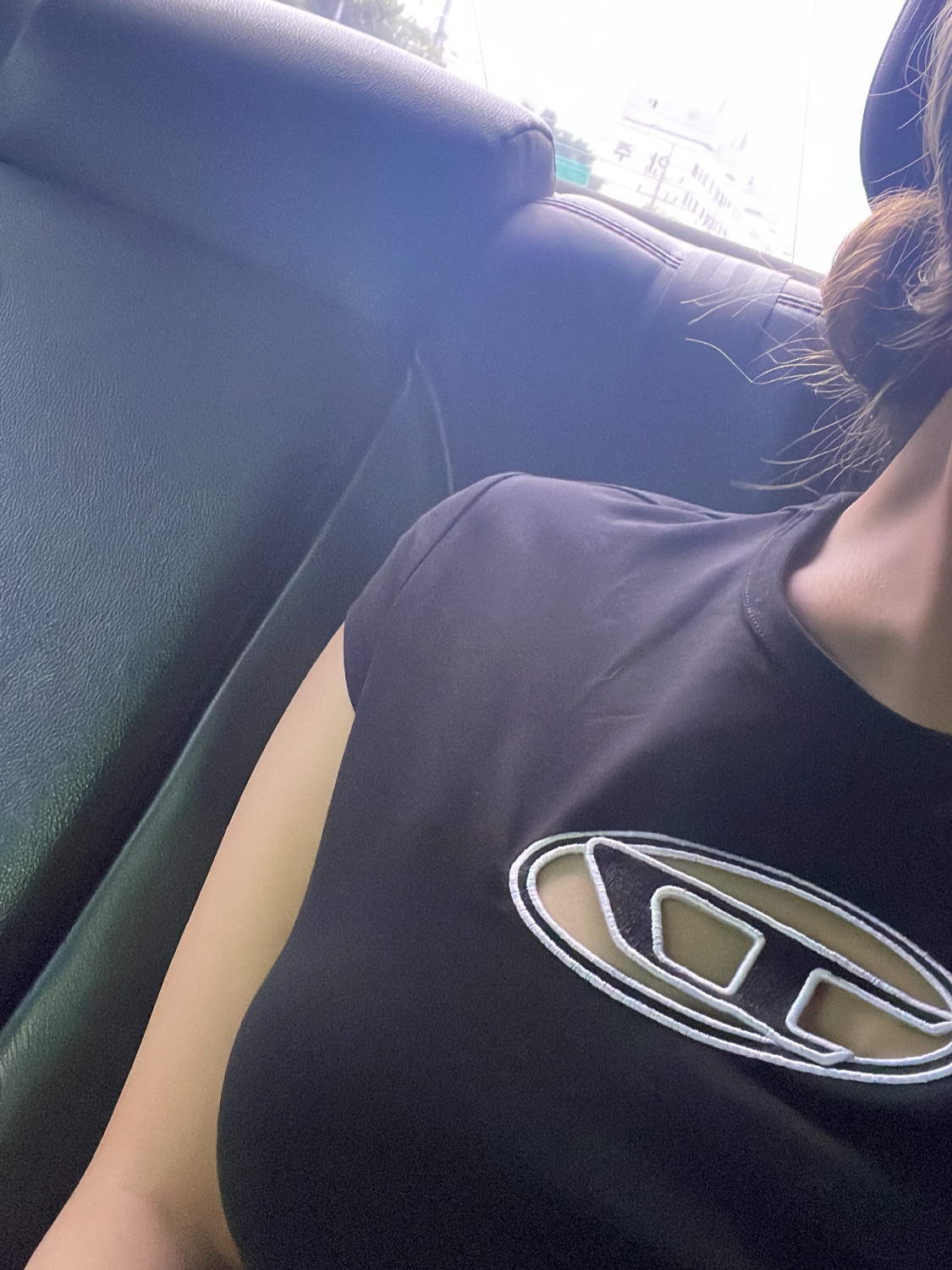 (W) Diesel T-Angie Peekaboo Logo T-Shirt Black 착용 스타일