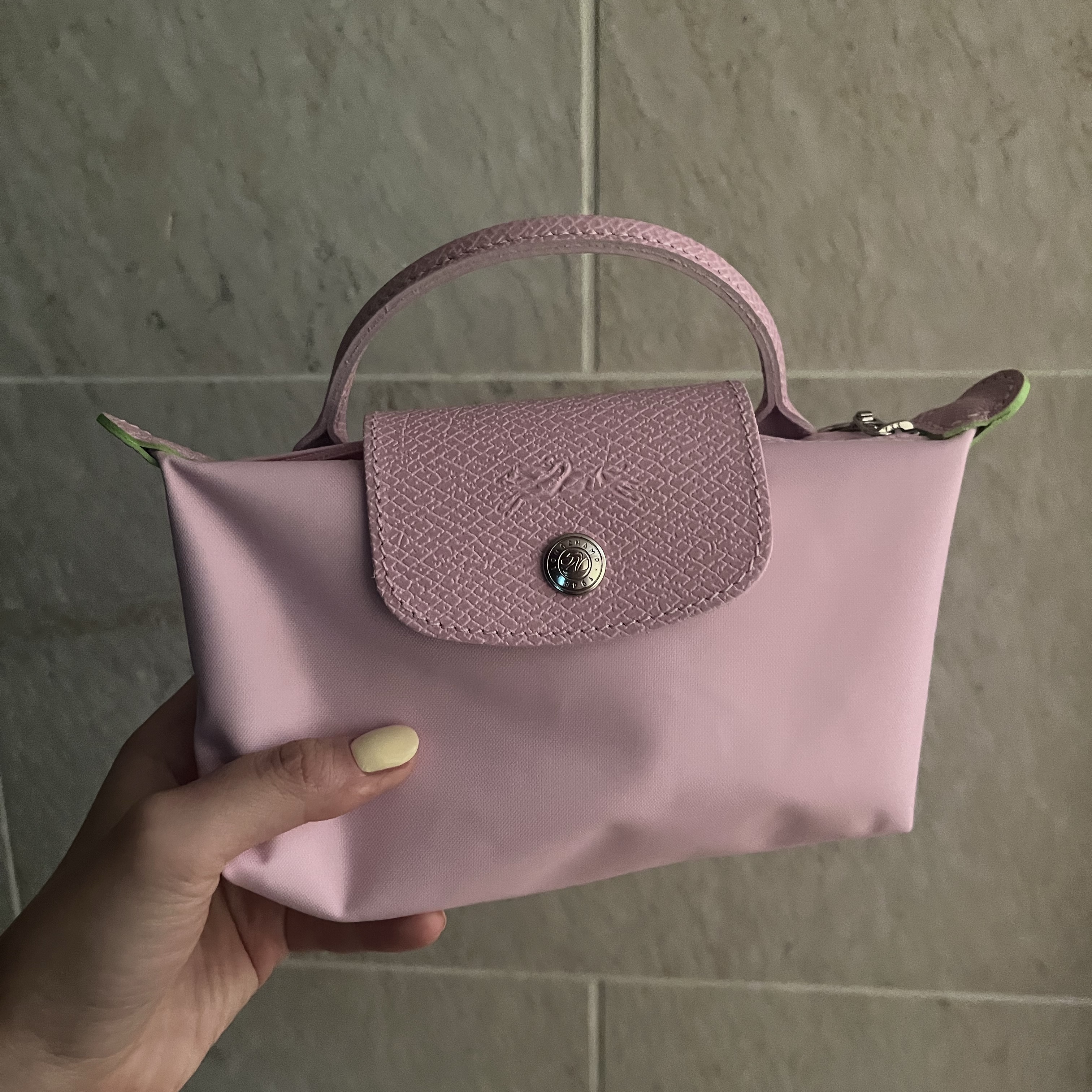 Longchamp Le Pliage Green Handle Pouch Pink 착용 스타일