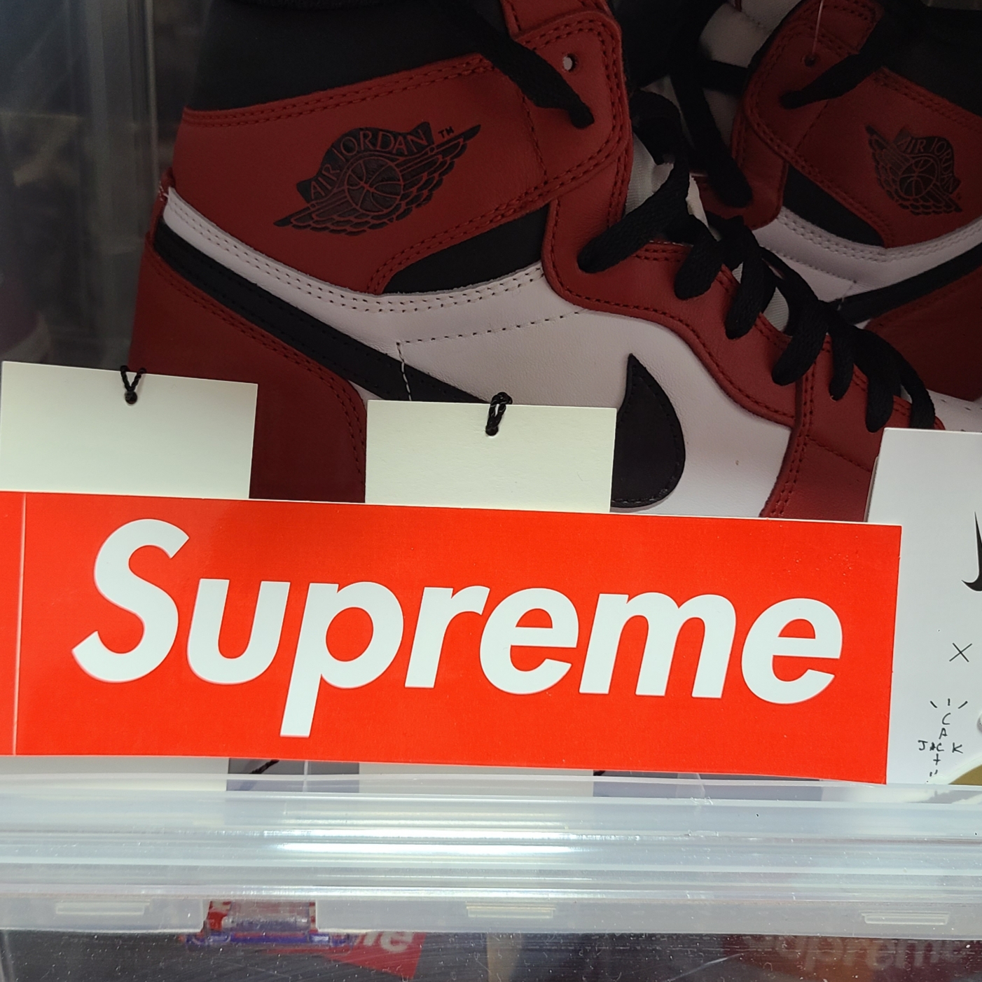 Nike x Supreme Air Force 1 Low White, Jordan 1 Retro High OG Chicago 2015 착용 스타일 - 2