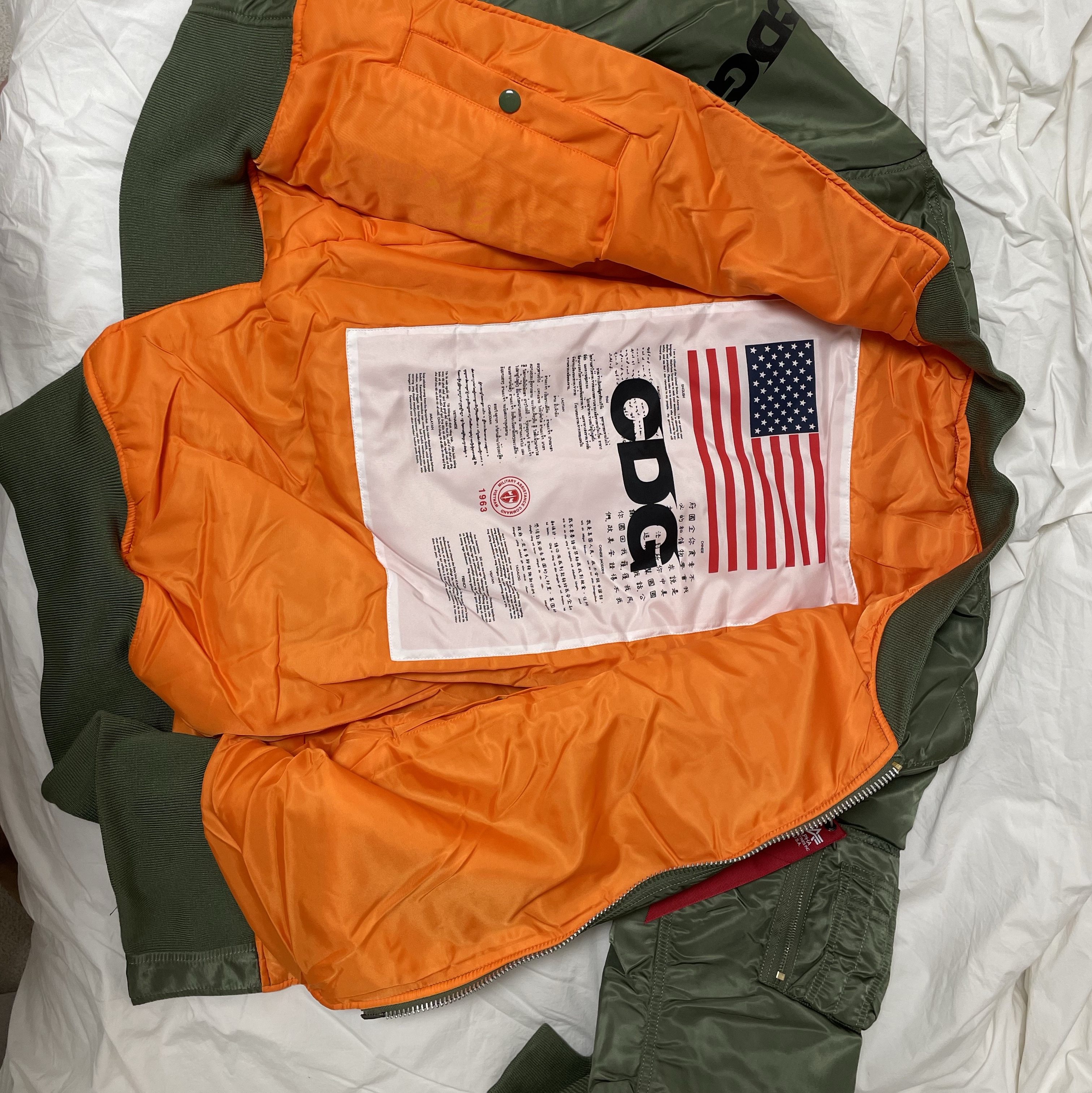 CDG x Alpha Industries Bias MA-1 Jacket Olive 착용 스타일 - 2