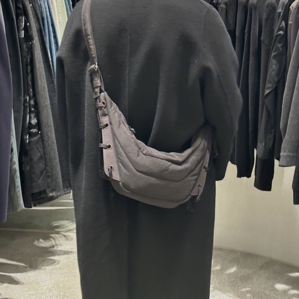 르메르 스몰 소프트 게임 백 나일론 캔버스 다크 초콜릿 착용 스타일