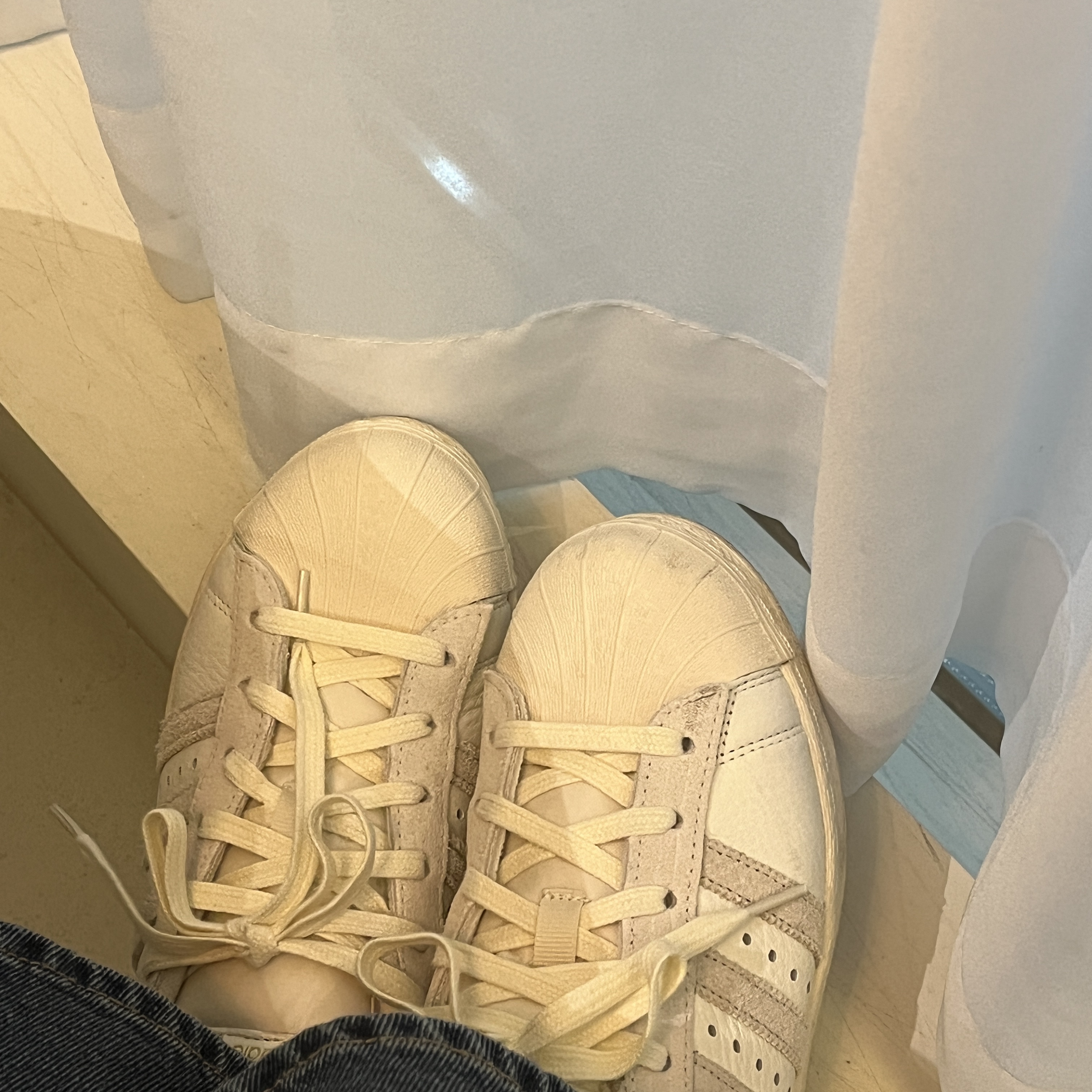 Adidas Superstar 82 White Aluminum 착용 스타일