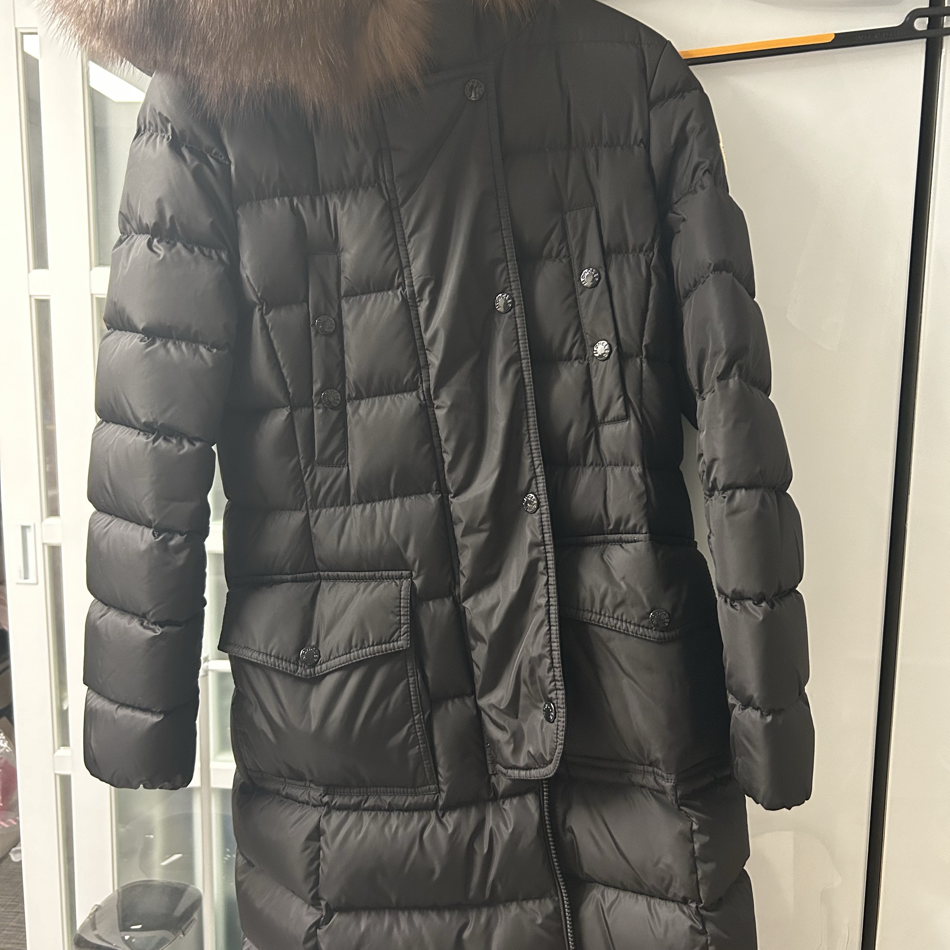 (W) Moncler Khloe Long Down Jacket Black - 23FW 착용 스타일