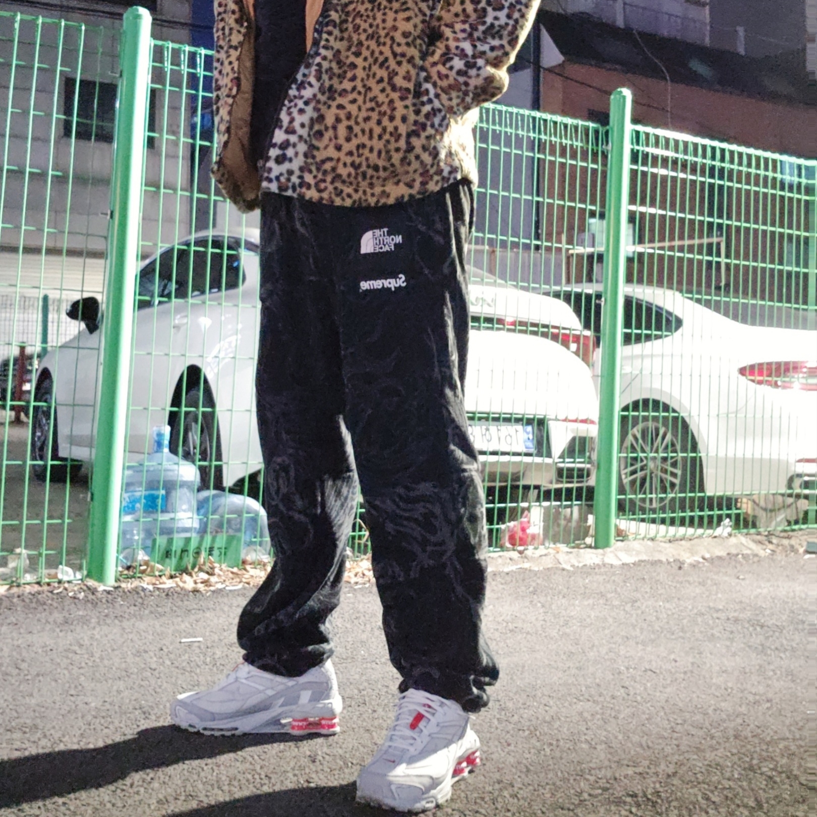 Nike x Supreme Shox Ride 2 SP White, Supreme x The North Face Steep Tech Fleece Pants Black Dragon - 22FW 착용 스타일