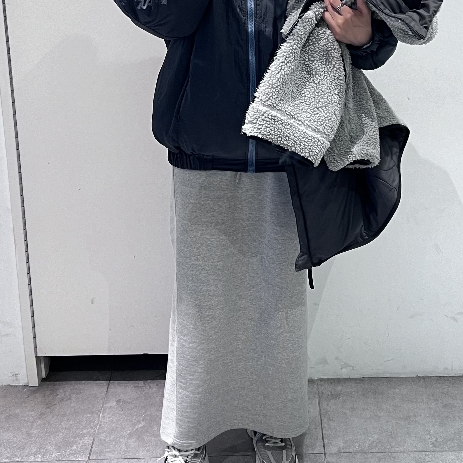(W) Nike Zoom Vomero 5 Cobblestone and Flat Pewter 착용 스타일